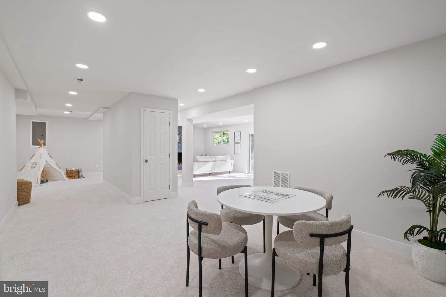 8801 GATESHEAD RD, ALEXANDRIA, Virginia 22309, 4 Bedrooms Bedrooms, ,3 BathroomsBathrooms,Residential,For sale,8801 GATESHEAD RD,VAFX2274408 MLS # VAFX2274408