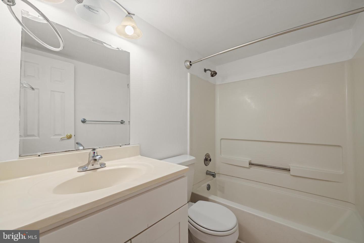 11721 KARBON HILL CT #T2, RESTON, Virginia 20191, 3 Bedrooms Bedrooms, ,2 BathroomsBathrooms,Residential,For sale,11721 KARBON HILL CT #T2,VAFX2274456 MLS # VAFX2274456