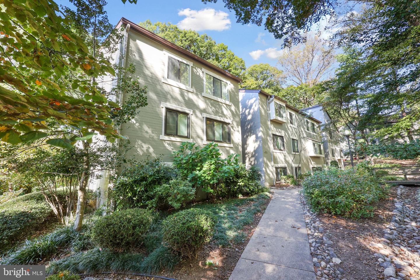 11721 KARBON HILL CT #T2, RESTON, Virginia 20191, 3 Bedrooms Bedrooms, ,2 BathroomsBathrooms,Residential,For sale,11721 KARBON HILL CT #T2,VAFX2274456 MLS # VAFX2274456