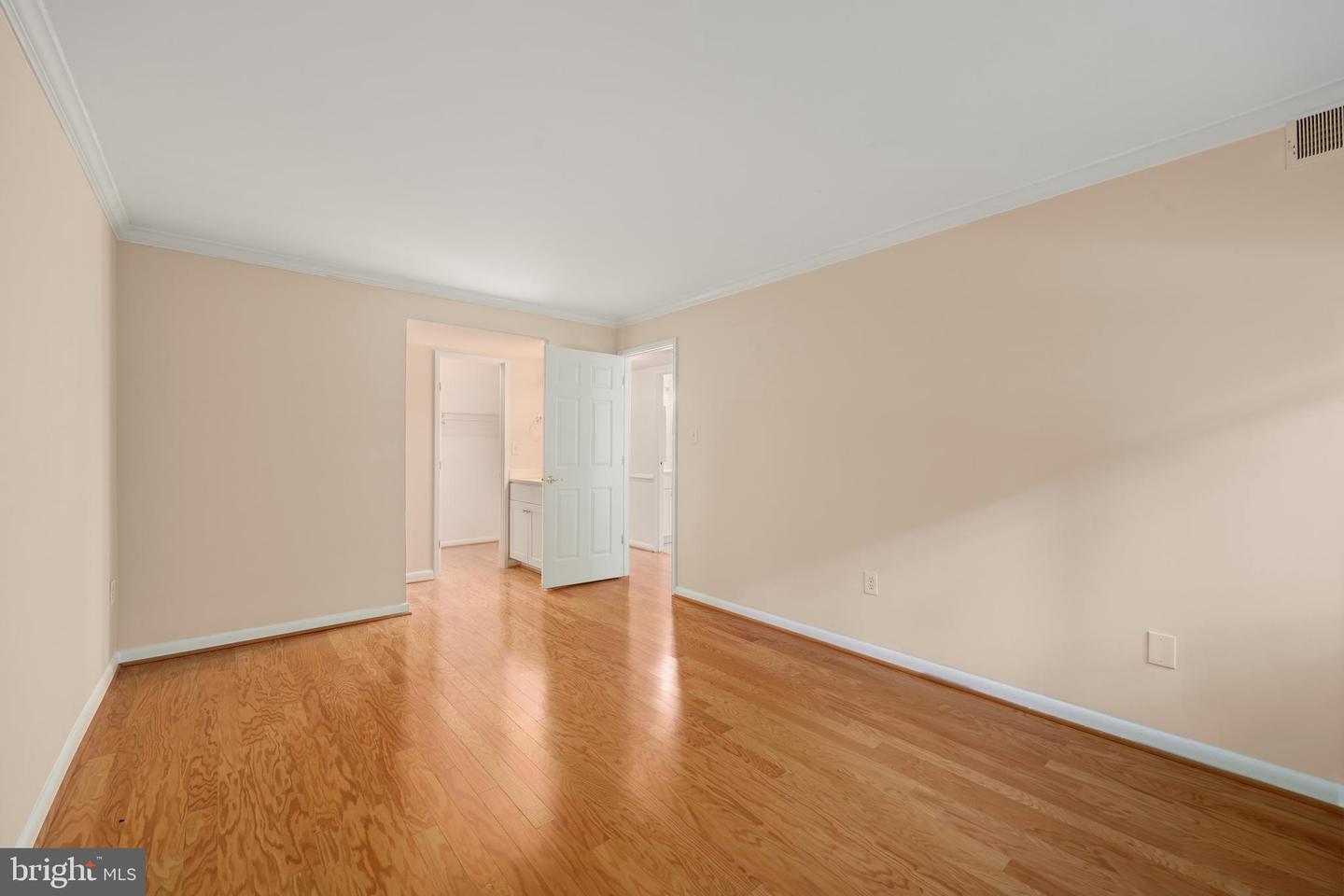 11721 KARBON HILL CT #T2, RESTON, Virginia 20191, 3 Bedrooms Bedrooms, ,2 BathroomsBathrooms,Residential,For sale,11721 KARBON HILL CT #T2,VAFX2274456 MLS # VAFX2274456