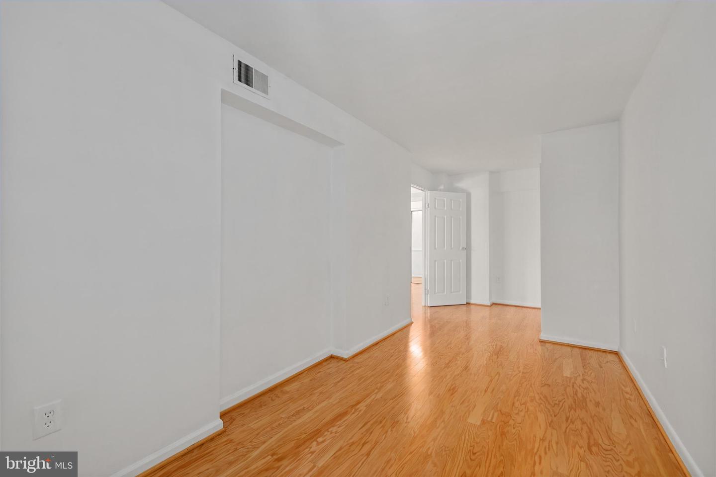 11721 KARBON HILL CT #T2, RESTON, Virginia 20191, 3 Bedrooms Bedrooms, ,2 BathroomsBathrooms,Residential,For sale,11721 KARBON HILL CT #T2,VAFX2274456 MLS # VAFX2274456
