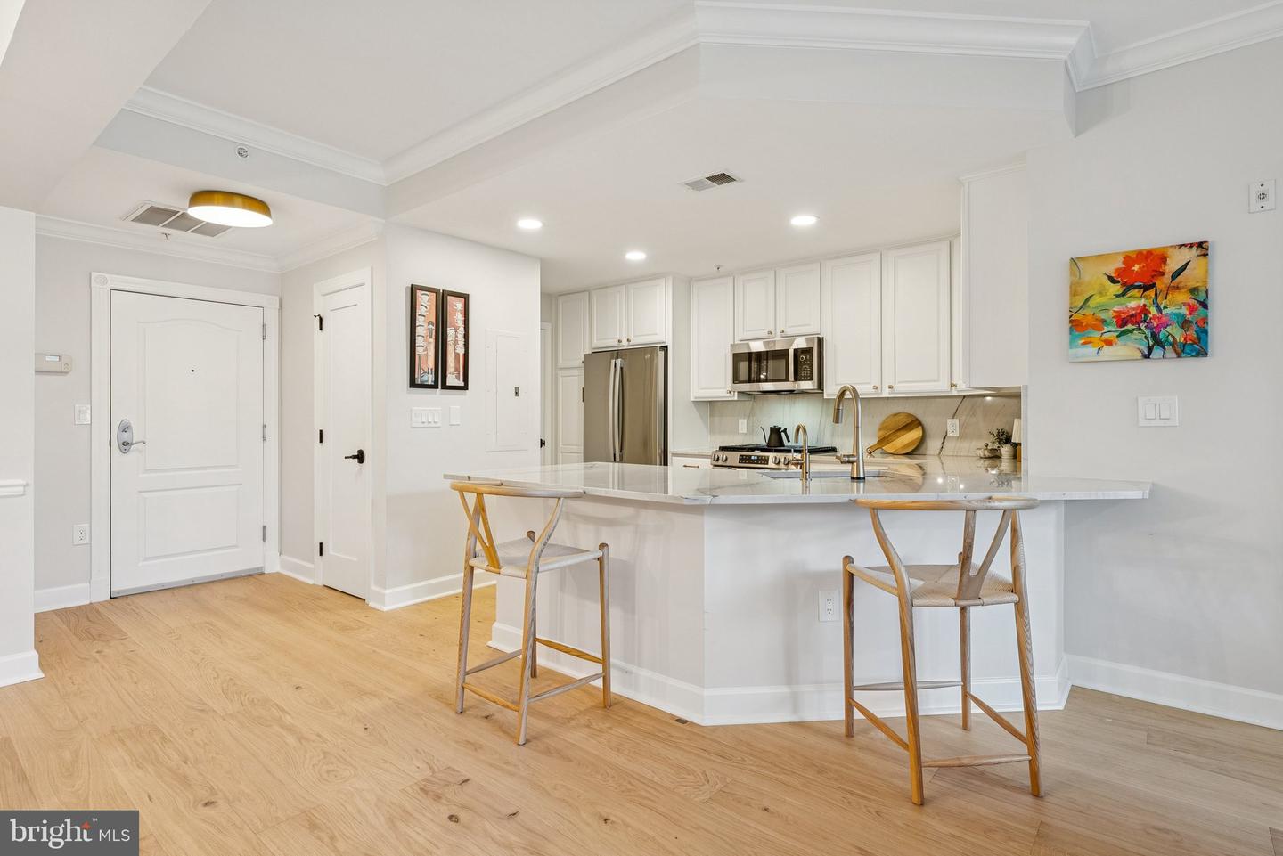 502 W BROAD ST #215, FALLS CHURCH, Virginia 22046, 2 Bedrooms Bedrooms, ,2 BathroomsBathrooms,Residential,For sale,502 W BROAD ST #215,VAFA2003348 MLS # VAFA2003348
