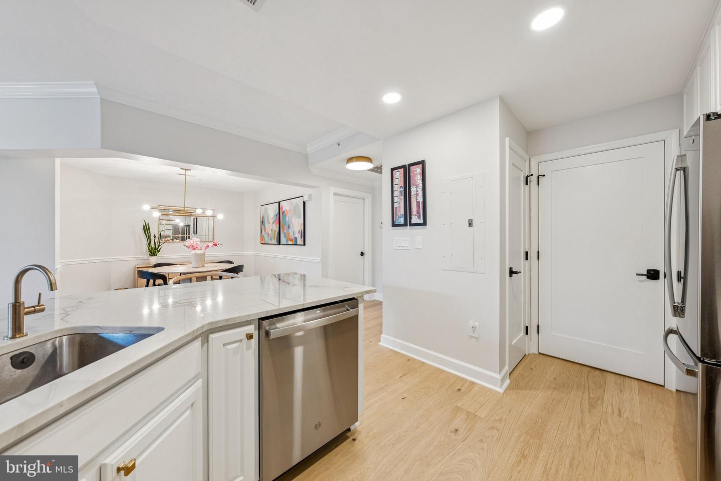 502 W BROAD ST #215, FALLS CHURCH, Virginia 22046, 2 Bedrooms Bedrooms, ,2 BathroomsBathrooms,Residential,For sale,502 W BROAD ST #215,VAFA2003348 MLS # VAFA2003348