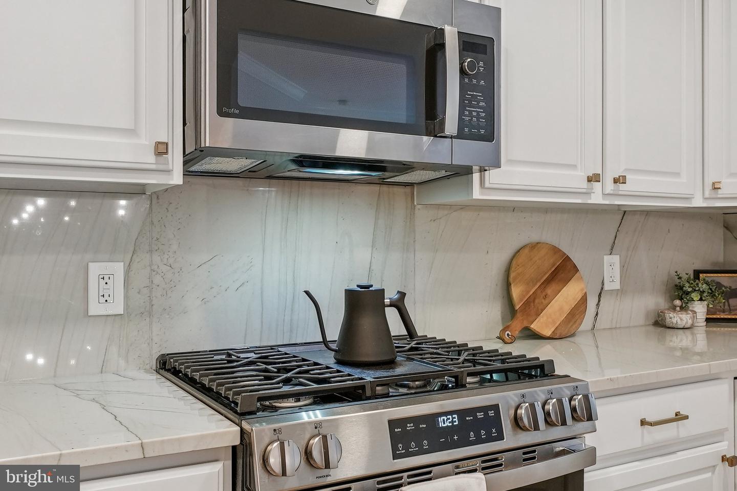 502 W BROAD ST #215, FALLS CHURCH, Virginia 22046, 2 Bedrooms Bedrooms, ,2 BathroomsBathrooms,Residential,For sale,502 W BROAD ST #215,VAFA2003348 MLS # VAFA2003348