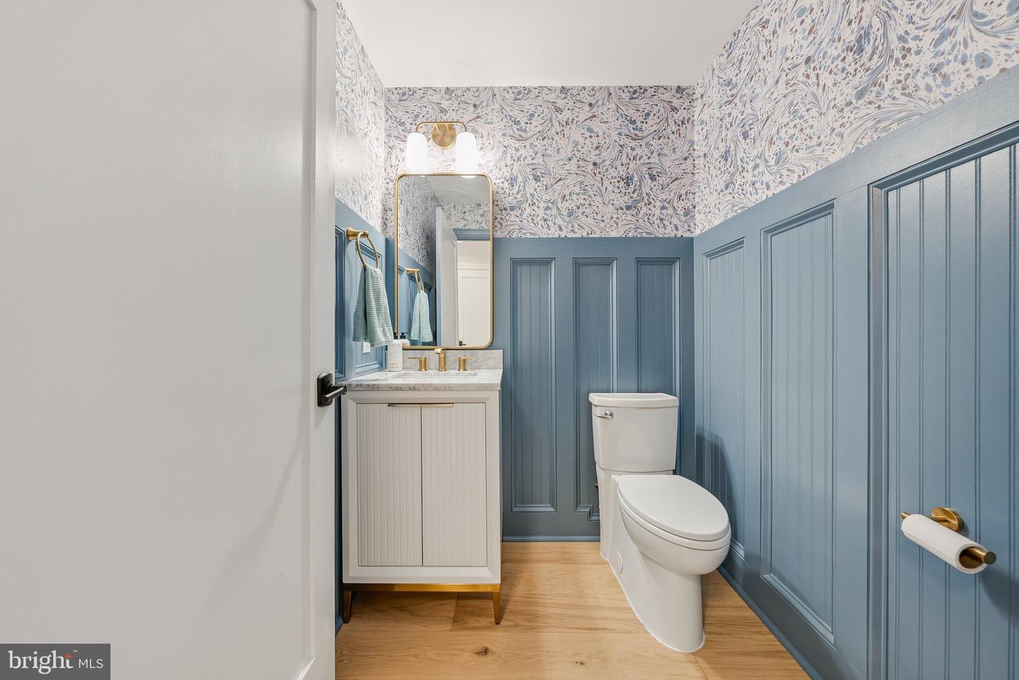 502 W BROAD ST #215, FALLS CHURCH, Virginia 22046, 2 Bedrooms Bedrooms, ,2 BathroomsBathrooms,Residential,For sale,502 W BROAD ST #215,VAFA2003348 MLS # VAFA2003348