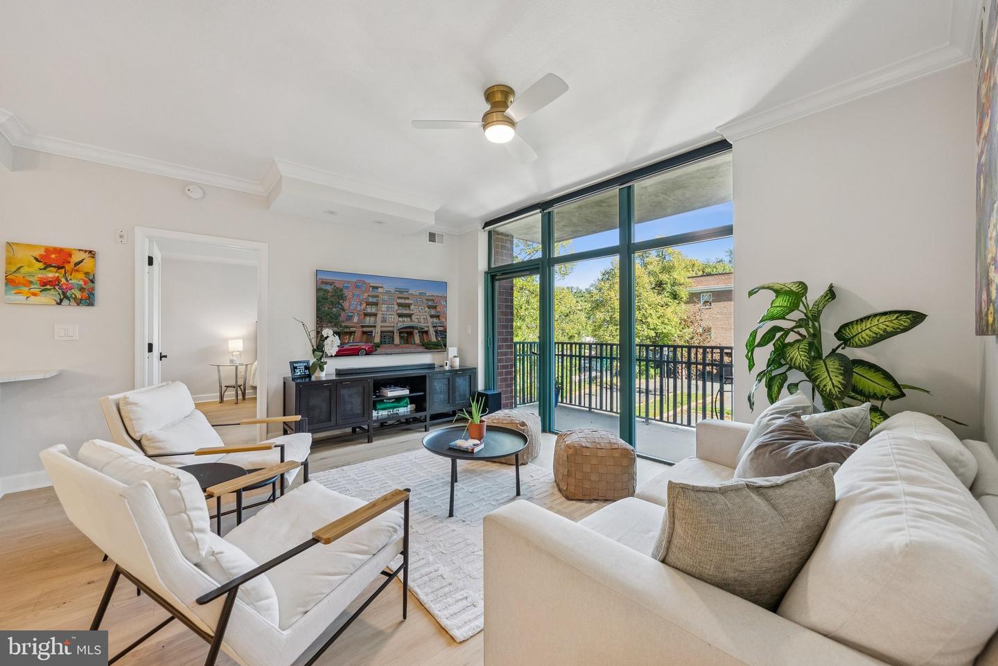 502 W BROAD ST #215, FALLS CHURCH, Virginia 22046, 2 Bedrooms Bedrooms, ,2 BathroomsBathrooms,Residential,For sale,502 W BROAD ST #215,VAFA2003348 MLS # VAFA2003348