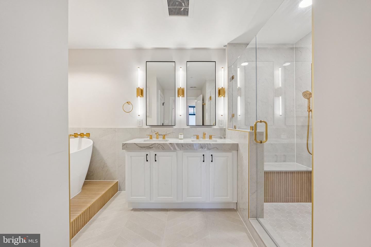 502 W BROAD ST #215, FALLS CHURCH, Virginia 22046, 2 Bedrooms Bedrooms, ,2 BathroomsBathrooms,Residential,For sale,502 W BROAD ST #215,VAFA2003348 MLS # VAFA2003348