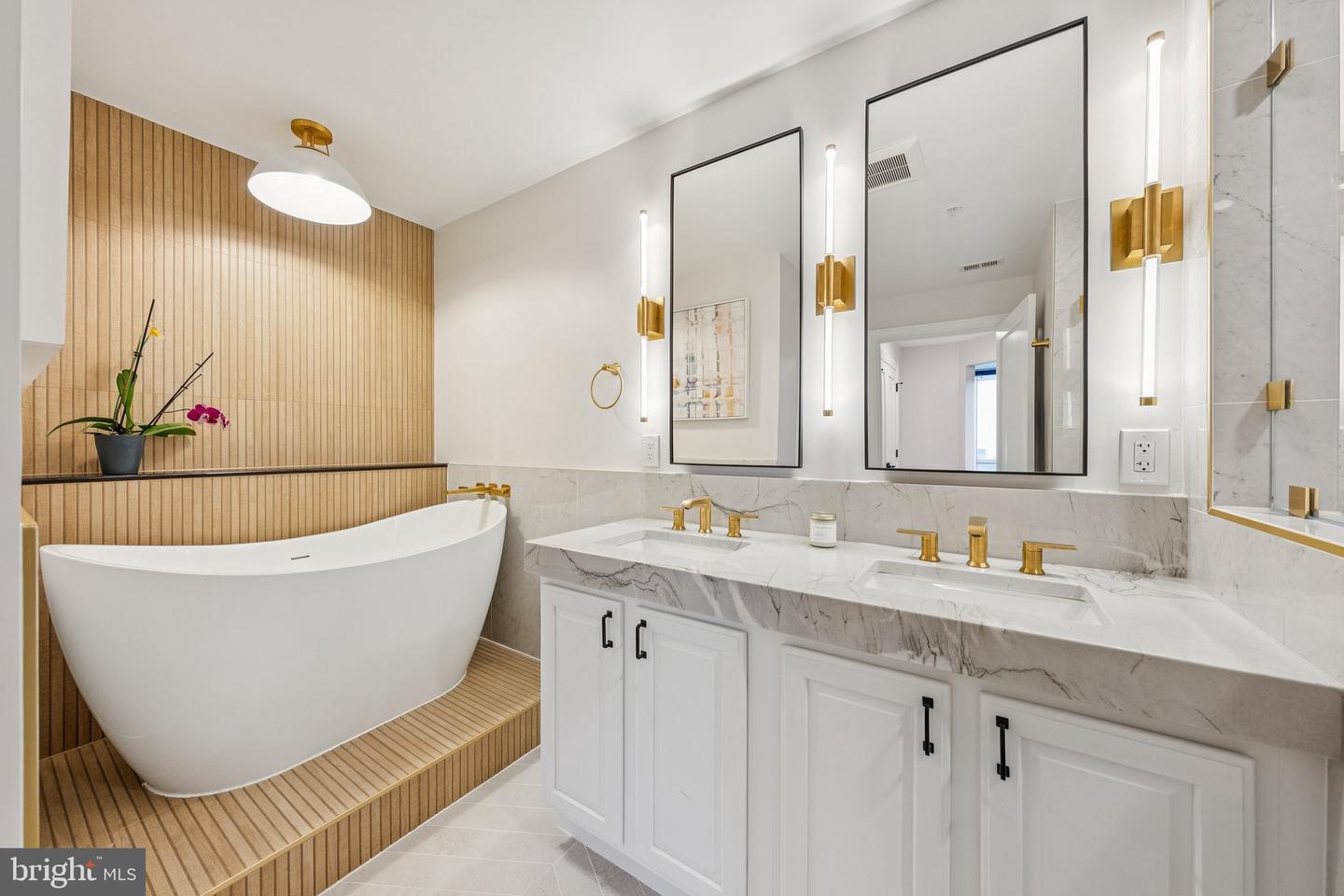 502 W BROAD ST #215, FALLS CHURCH, Virginia 22046, 2 Bedrooms Bedrooms, ,2 BathroomsBathrooms,Residential,For sale,502 W BROAD ST #215,VAFA2003348 MLS # VAFA2003348