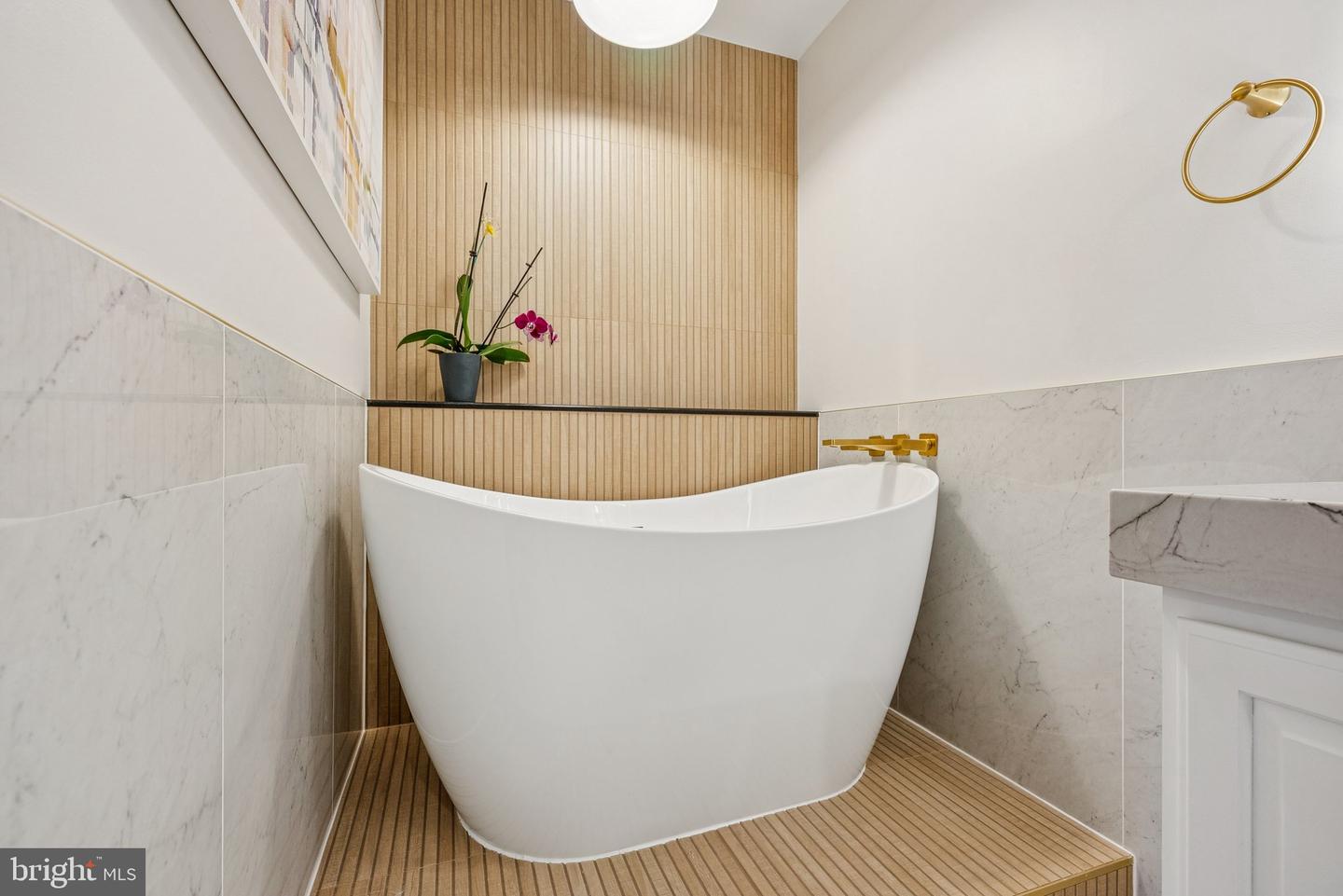 502 W BROAD ST #215, FALLS CHURCH, Virginia 22046, 2 Bedrooms Bedrooms, ,2 BathroomsBathrooms,Residential,For sale,502 W BROAD ST #215,VAFA2003348 MLS # VAFA2003348