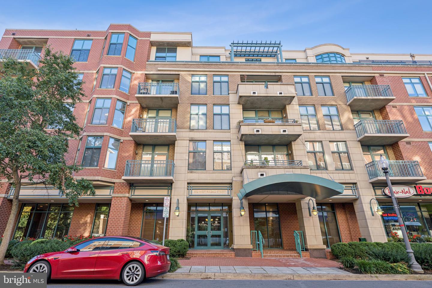 502 W BROAD ST #215, FALLS CHURCH, Virginia 22046, 2 Bedrooms Bedrooms, ,2 BathroomsBathrooms,Residential,For sale,502 W BROAD ST #215,VAFA2003348 MLS # VAFA2003348