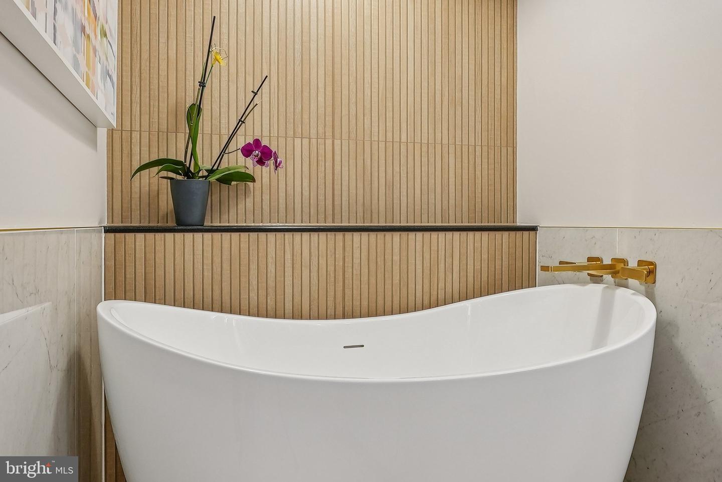502 W BROAD ST #215, FALLS CHURCH, Virginia 22046, 2 Bedrooms Bedrooms, ,2 BathroomsBathrooms,Residential,For sale,502 W BROAD ST #215,VAFA2003348 MLS # VAFA2003348