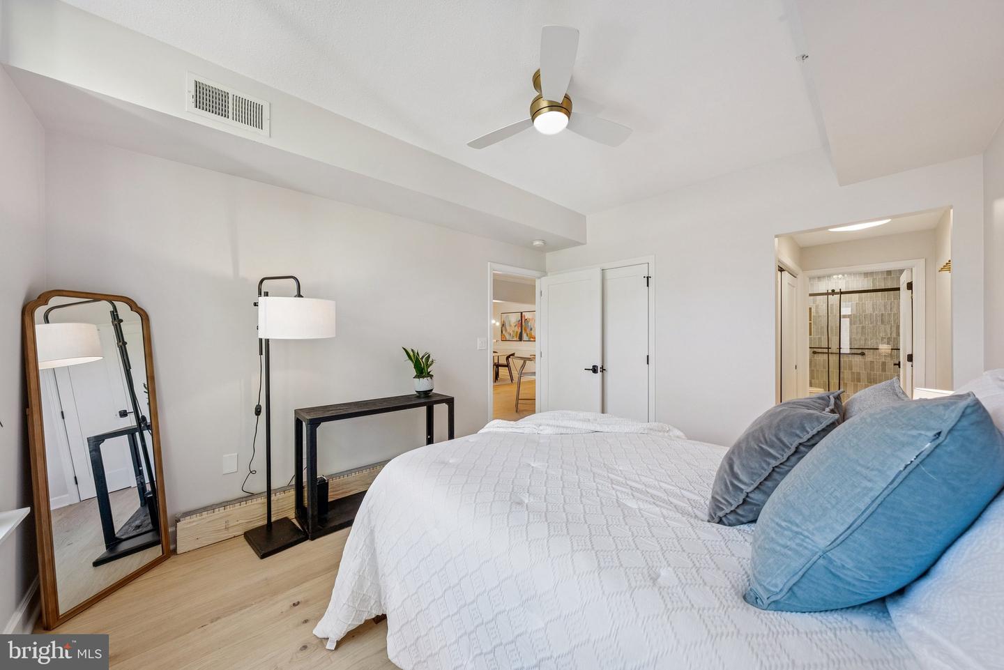 502 W BROAD ST #215, FALLS CHURCH, Virginia 22046, 2 Bedrooms Bedrooms, ,2 BathroomsBathrooms,Residential,For sale,502 W BROAD ST #215,VAFA2003348 MLS # VAFA2003348