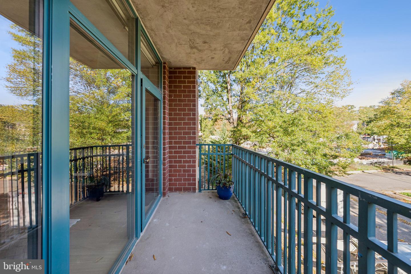502 W BROAD ST #215, FALLS CHURCH, Virginia 22046, 2 Bedrooms Bedrooms, ,2 BathroomsBathrooms,Residential,For sale,502 W BROAD ST #215,VAFA2003348 MLS # VAFA2003348