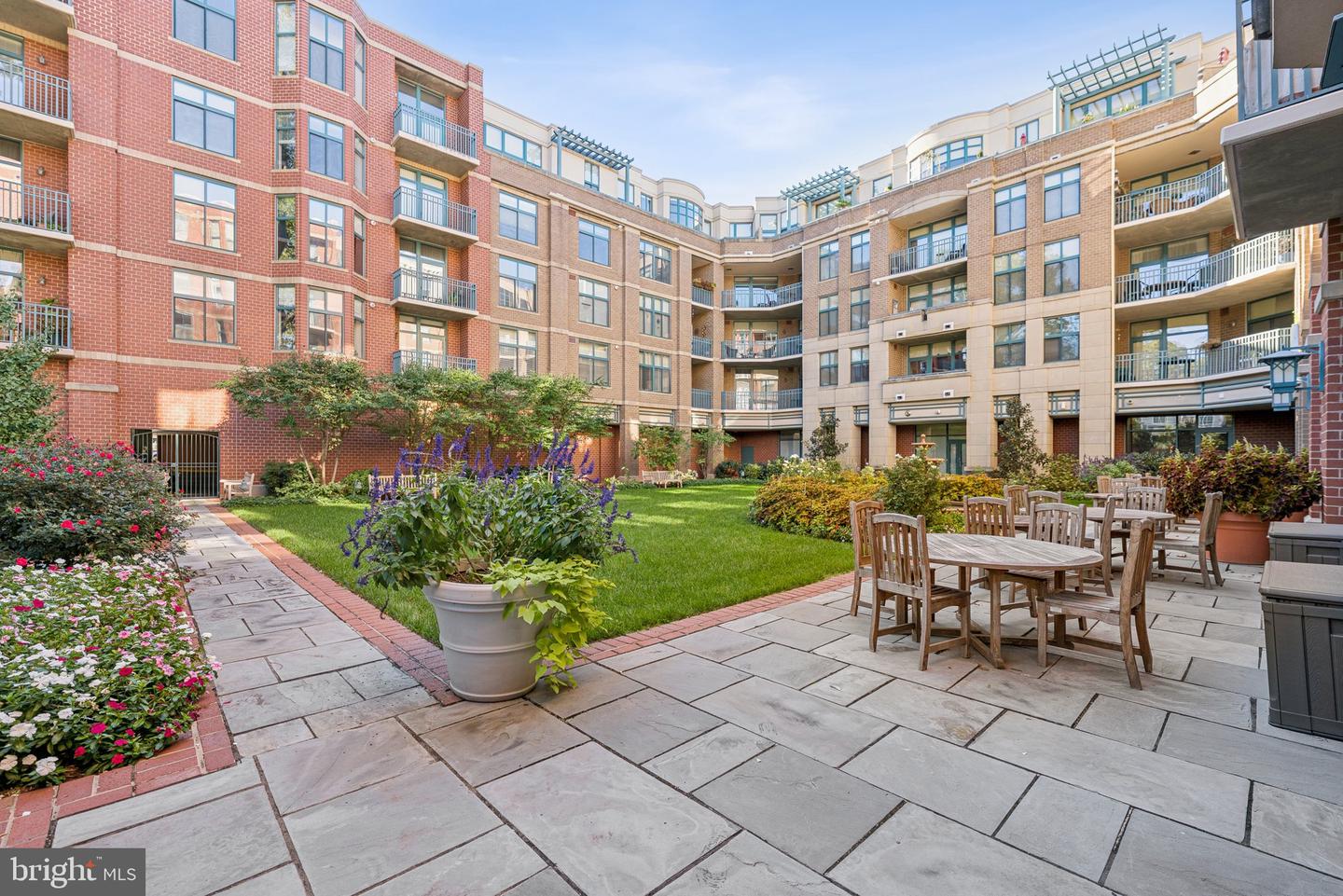 502 W BROAD ST #215, FALLS CHURCH, Virginia 22046, 2 Bedrooms Bedrooms, ,2 BathroomsBathrooms,Residential,For sale,502 W BROAD ST #215,VAFA2003348 MLS # VAFA2003348