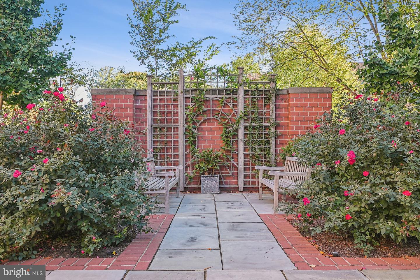 502 W BROAD ST #215, FALLS CHURCH, Virginia 22046, 2 Bedrooms Bedrooms, ,2 BathroomsBathrooms,Residential,For sale,502 W BROAD ST #215,VAFA2003348 MLS # VAFA2003348