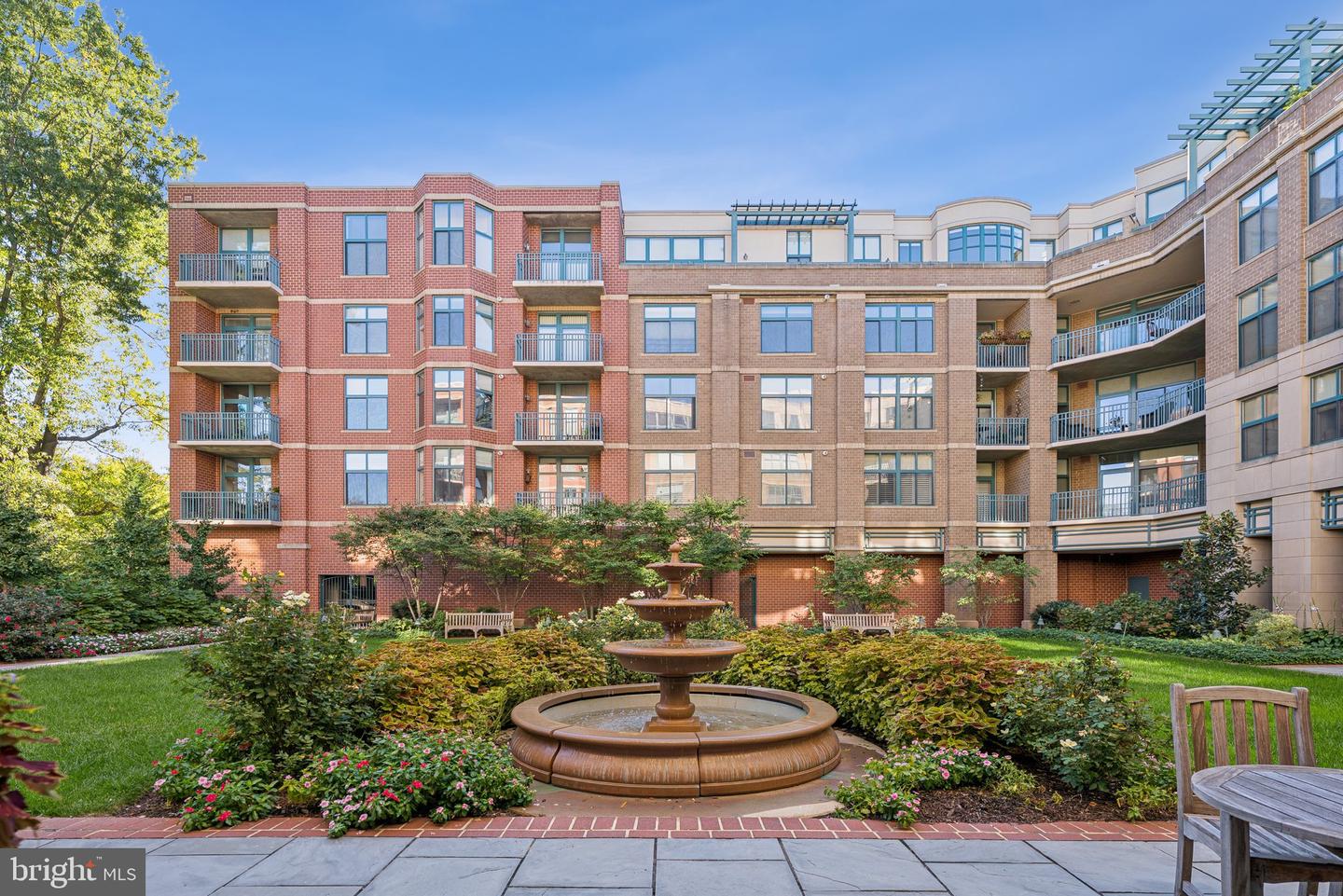 502 W BROAD ST #215, FALLS CHURCH, Virginia 22046, 2 Bedrooms Bedrooms, ,2 BathroomsBathrooms,Residential,For sale,502 W BROAD ST #215,VAFA2003348 MLS # VAFA2003348