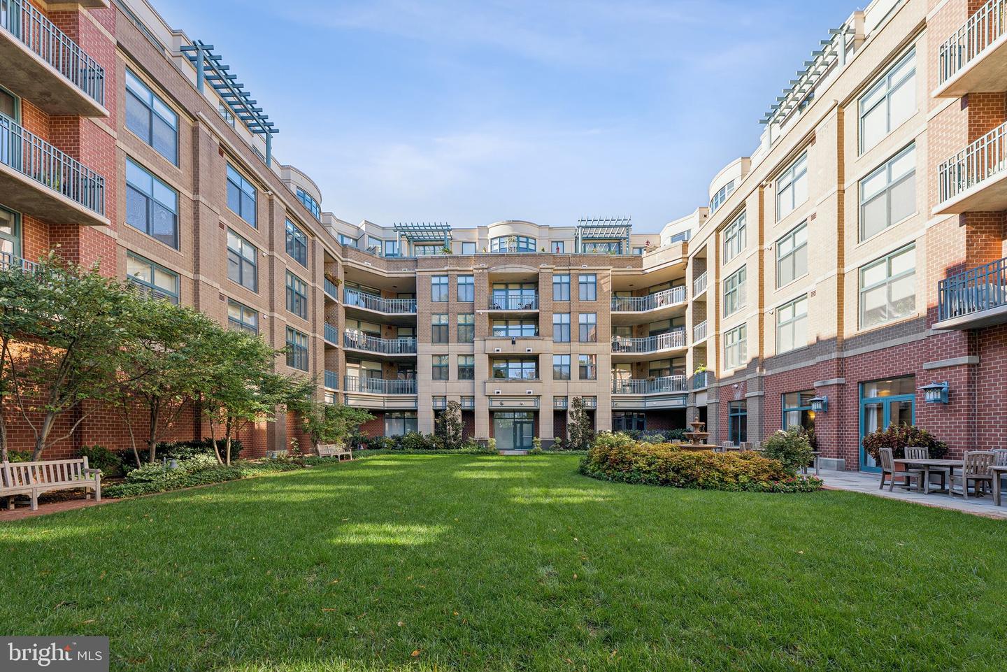 502 W BROAD ST #215, FALLS CHURCH, Virginia 22046, 2 Bedrooms Bedrooms, ,2 BathroomsBathrooms,Residential,For sale,502 W BROAD ST #215,VAFA2003348 MLS # VAFA2003348