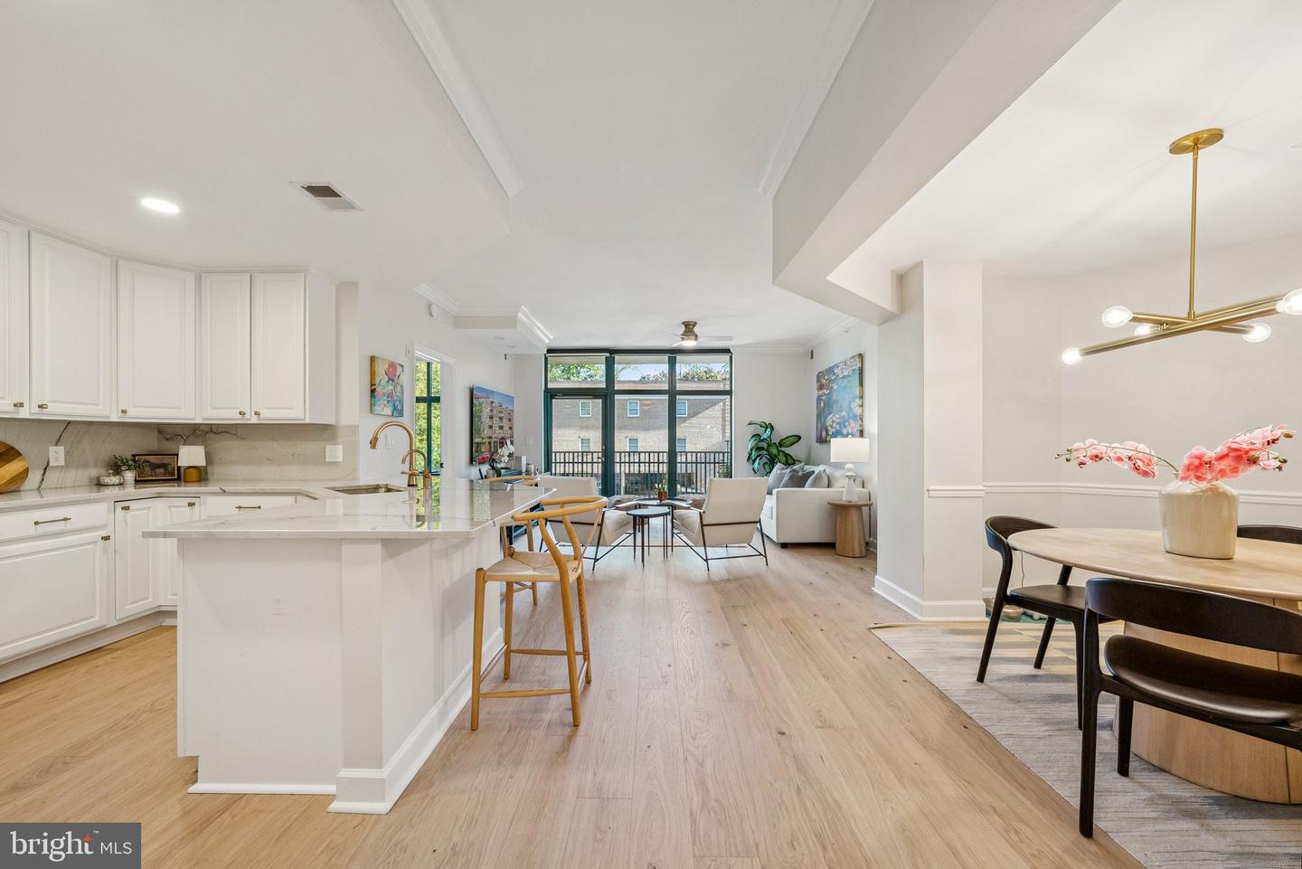 502 W BROAD ST #215, FALLS CHURCH, Virginia 22046, 2 Bedrooms Bedrooms, ,2 BathroomsBathrooms,Residential,For sale,502 W BROAD ST #215,VAFA2003348 MLS # VAFA2003348