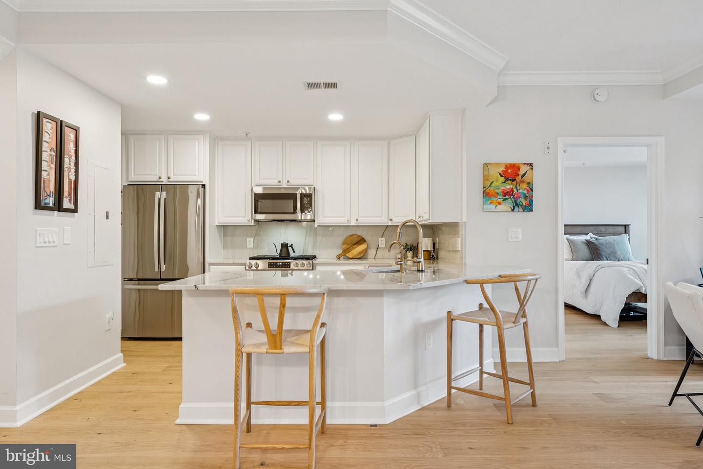 502 W BROAD ST #215, FALLS CHURCH, Virginia 22046, 2 Bedrooms Bedrooms, ,2 BathroomsBathrooms,Residential,For sale,502 W BROAD ST #215,VAFA2003348 MLS # VAFA2003348