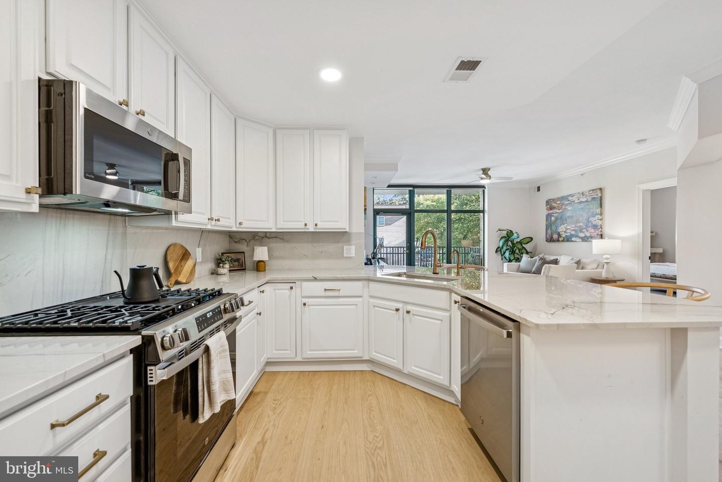 502 W BROAD ST #215, FALLS CHURCH, Virginia 22046, 2 Bedrooms Bedrooms, ,2 BathroomsBathrooms,Residential,For sale,502 W BROAD ST #215,VAFA2003348 MLS # VAFA2003348