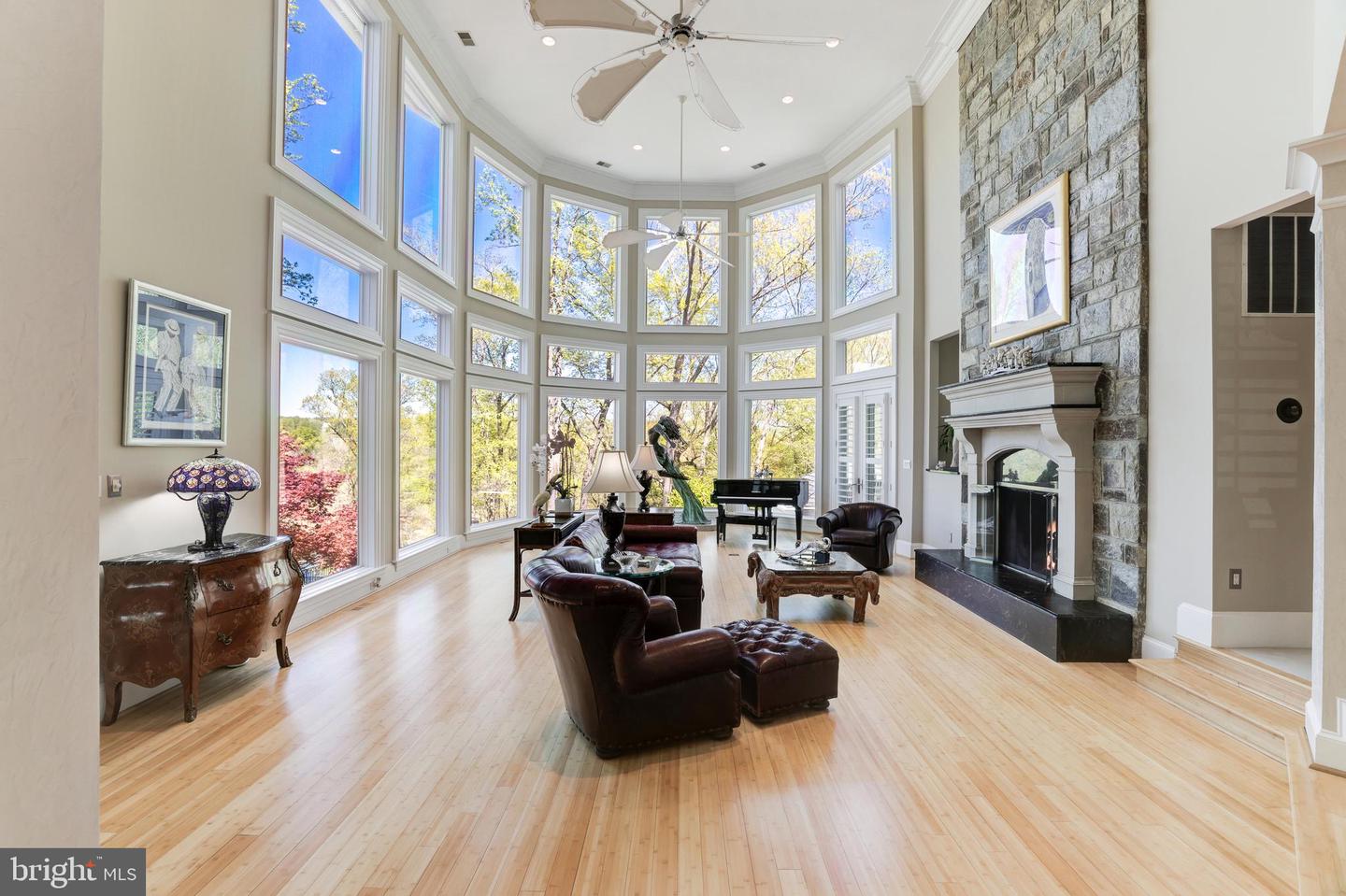 658 LIVE OAK DR, MCLEAN, Virginia 22101, 7 Bedrooms Bedrooms, ,7 BathroomsBathrooms,Residential,For sale,658 LIVE OAK DR,VAFX2274512 MLS # VAFX2274512