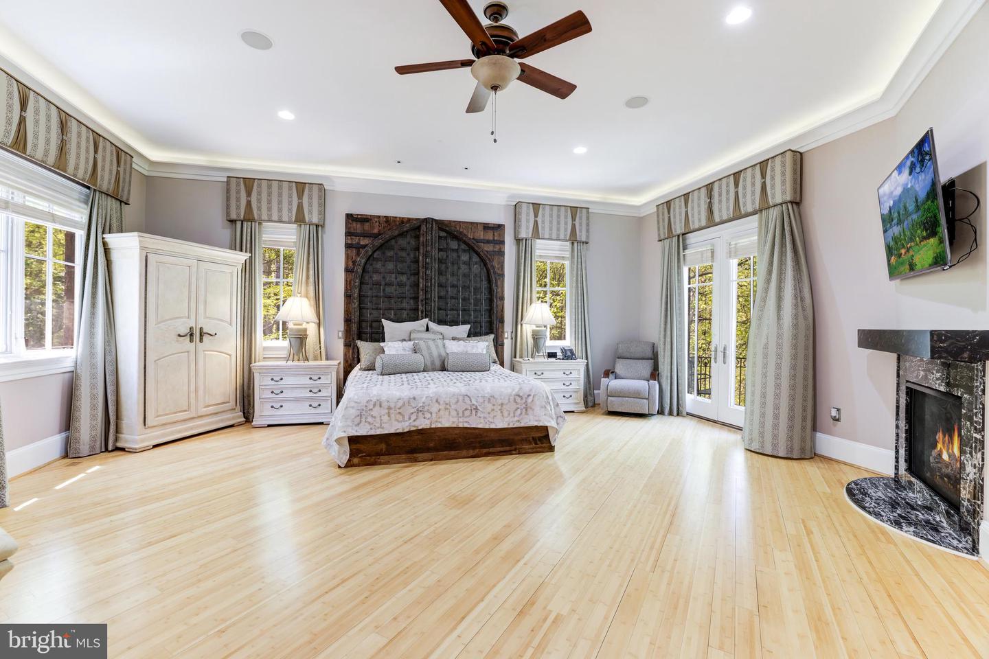 658 LIVE OAK DR, MCLEAN, Virginia 22101, 7 Bedrooms Bedrooms, ,7 BathroomsBathrooms,Residential,For sale,658 LIVE OAK DR,VAFX2274512 MLS # VAFX2274512