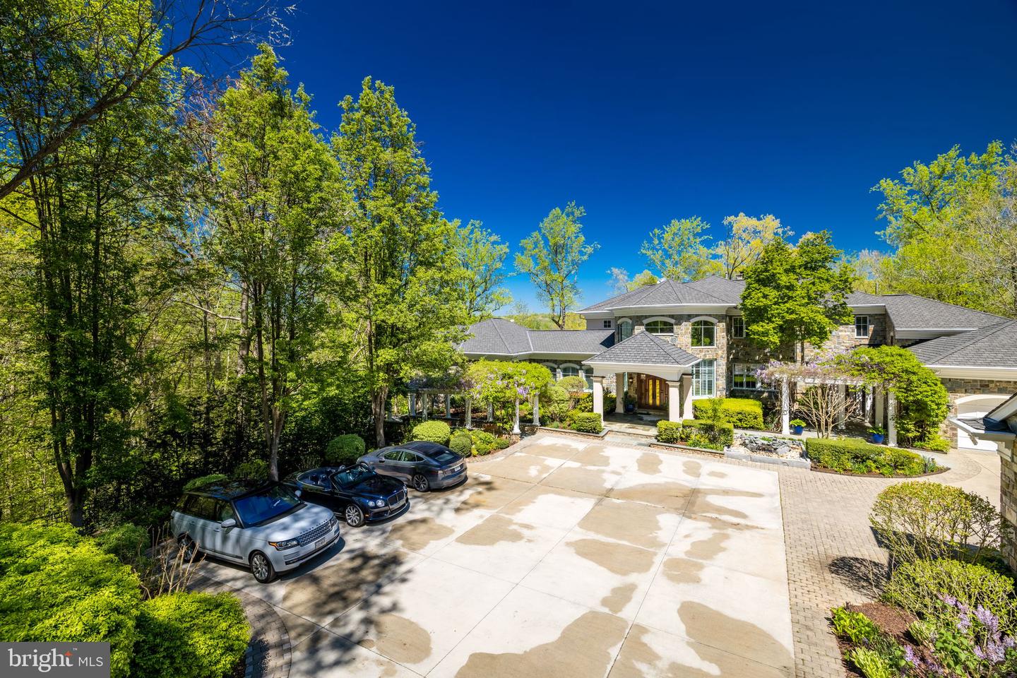 658 LIVE OAK DR, MCLEAN, Virginia 22101, 7 Bedrooms Bedrooms, ,7 BathroomsBathrooms,Residential,For sale,658 LIVE OAK DR,VAFX2274512 MLS # VAFX2274512