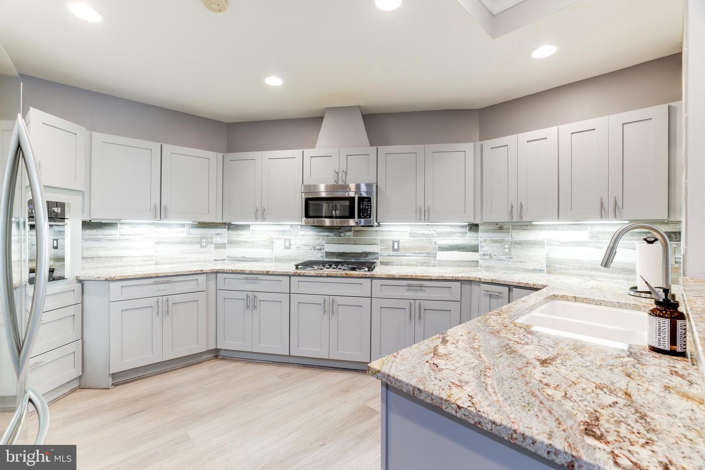658 LIVE OAK DR, MCLEAN, Virginia 22101, 7 Bedrooms Bedrooms, ,7 BathroomsBathrooms,Residential,For sale,658 LIVE OAK DR,VAFX2274512 MLS # VAFX2274512