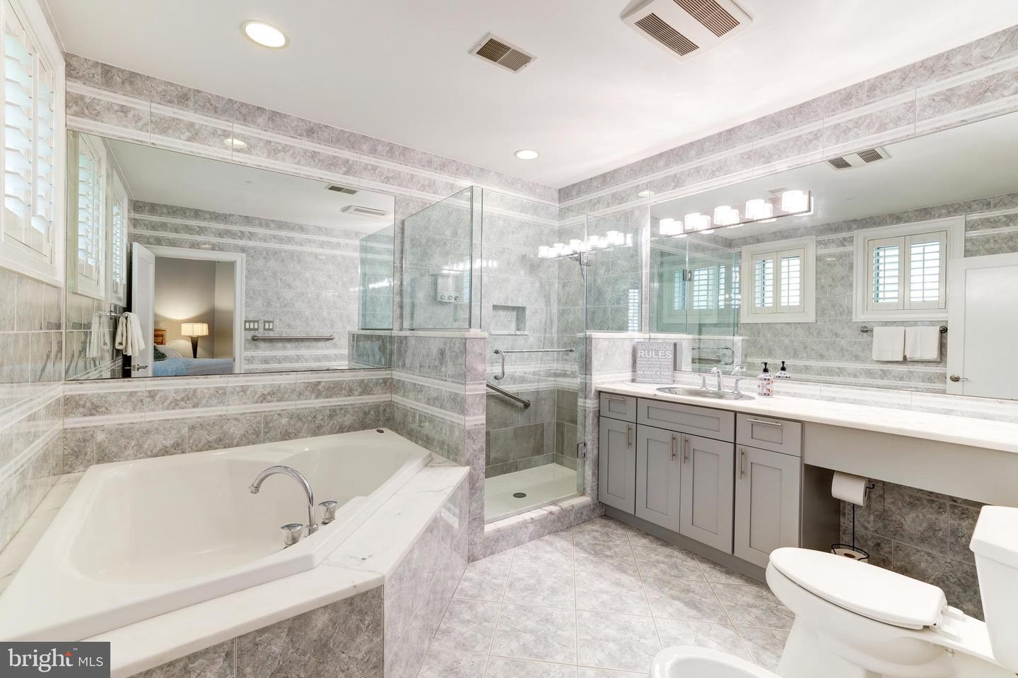 658 LIVE OAK DR, MCLEAN, Virginia 22101, 7 Bedrooms Bedrooms, ,7 BathroomsBathrooms,Residential,For sale,658 LIVE OAK DR,VAFX2274512 MLS # VAFX2274512