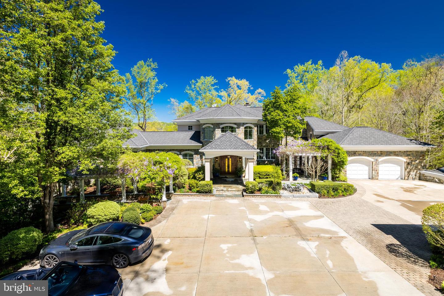 658 LIVE OAK DR, MCLEAN, Virginia 22101, 7 Bedrooms Bedrooms, ,7 BathroomsBathrooms,Residential,For sale,658 LIVE OAK DR,VAFX2274512 MLS # VAFX2274512