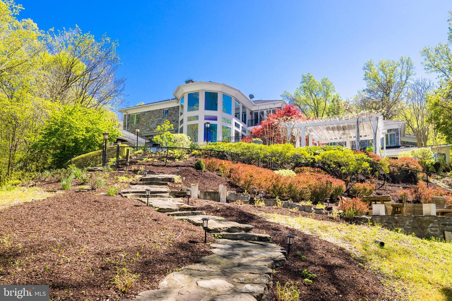 658 LIVE OAK DR, MCLEAN, Virginia 22101, 7 Bedrooms Bedrooms, ,7 BathroomsBathrooms,Residential,For sale,658 LIVE OAK DR,VAFX2274512 MLS # VAFX2274512