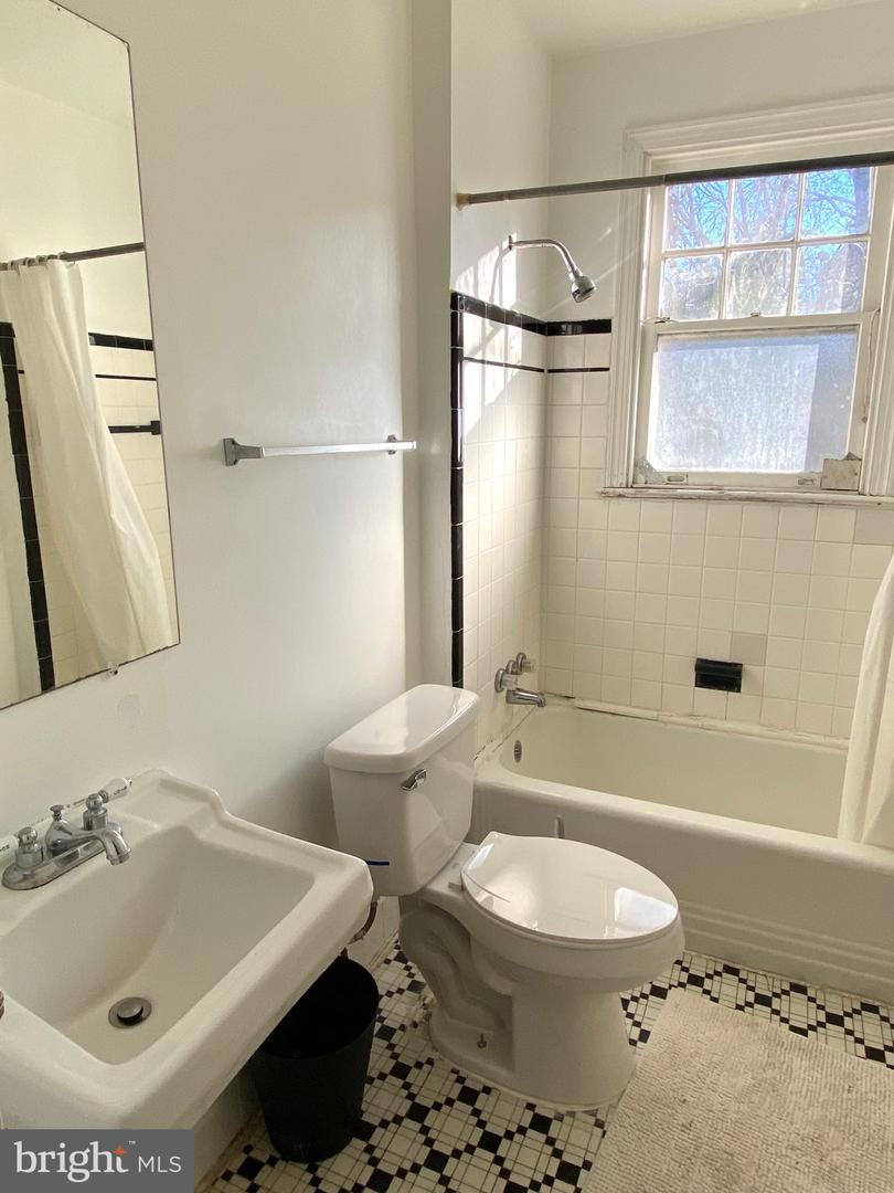 6025 ARLINGTON BLVD, FALLS CHURCH, Virginia 22044, 8 Bedrooms Bedrooms, ,5 BathroomsBathrooms,Residential,For sale,6025 ARLINGTON BLVD,VAFX2274396 MLS # VAFX2274396