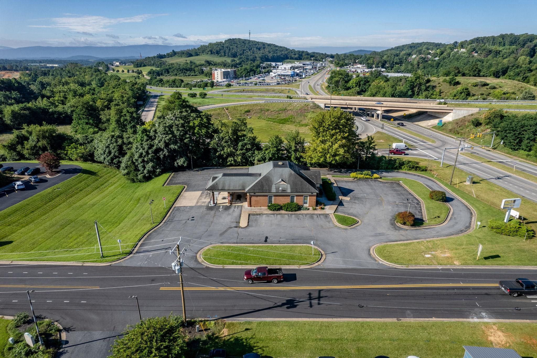 488 FRONTIER DR, STAUNTON, Virginia 24401, ,Commercial,488 FRONTIER DR,670199 MLS # 670199