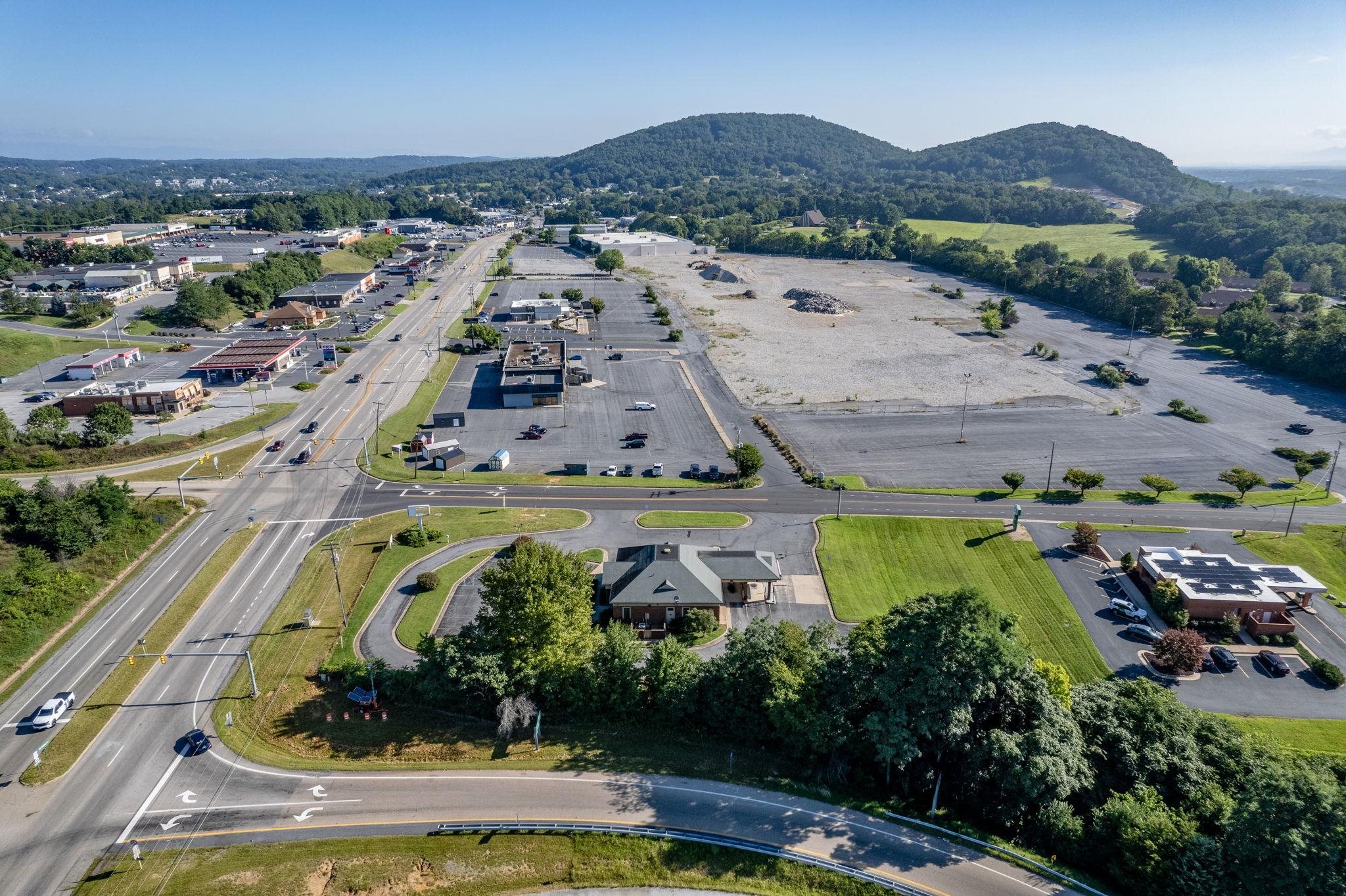 488 FRONTIER DR, STAUNTON, Virginia 24401, ,Commercial,488 FRONTIER DR,670199 MLS # 670199