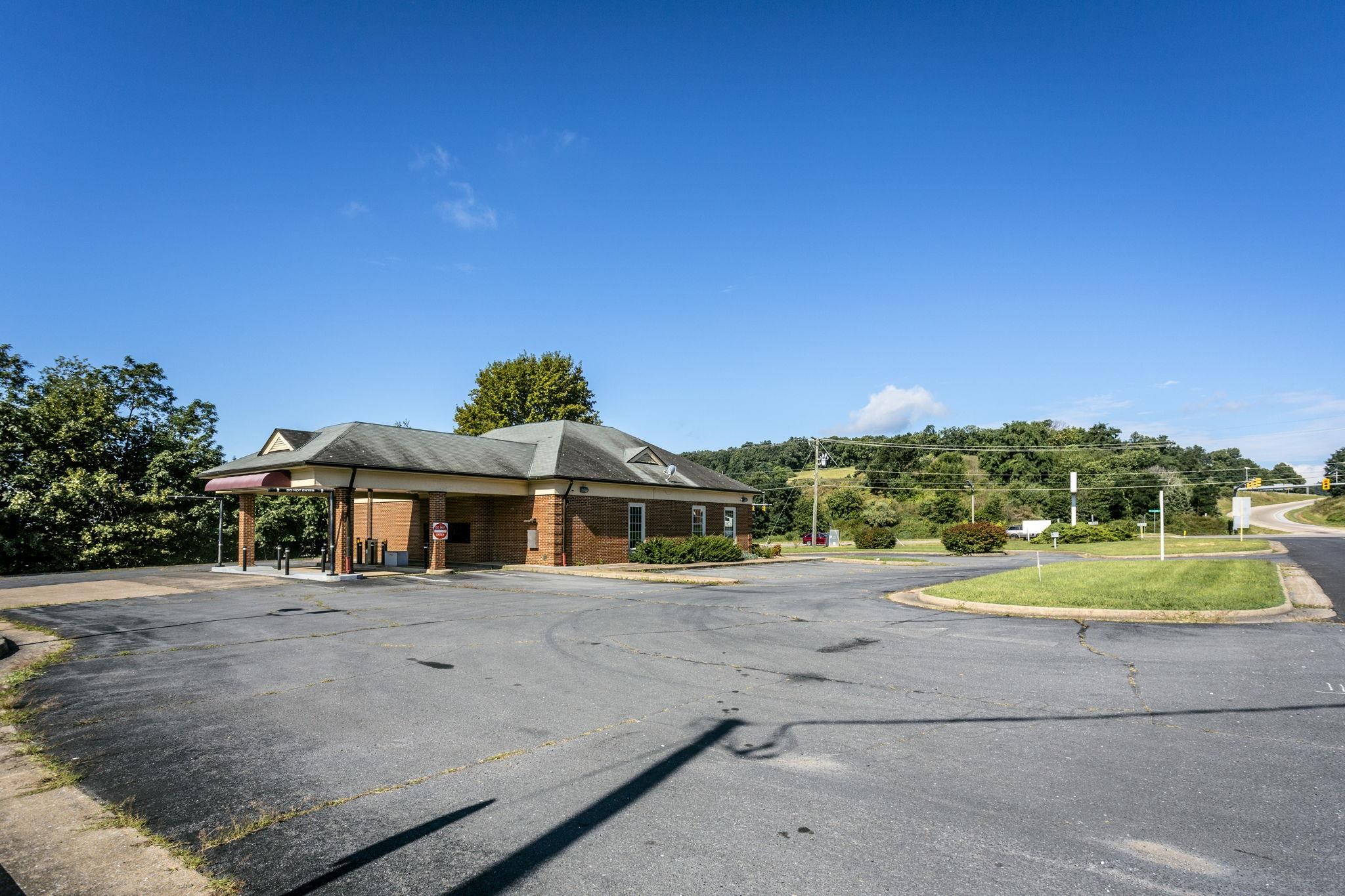 488 FRONTIER DR, STAUNTON, Virginia 24401, ,Commercial,488 FRONTIER DR,670199 MLS # 670199
