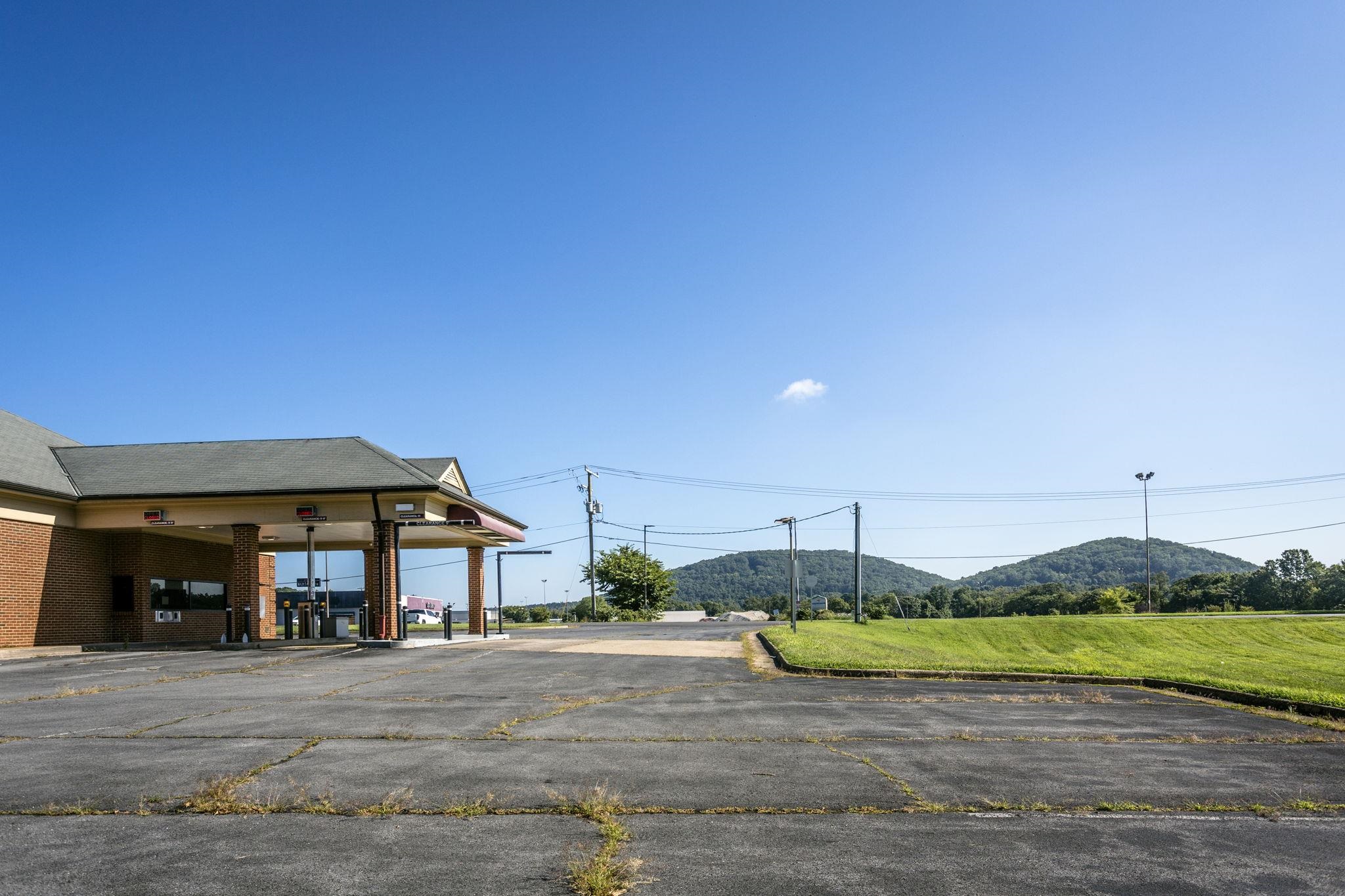 488 FRONTIER DR, STAUNTON, Virginia 24401, ,Commercial,488 FRONTIER DR,670199 MLS # 670199