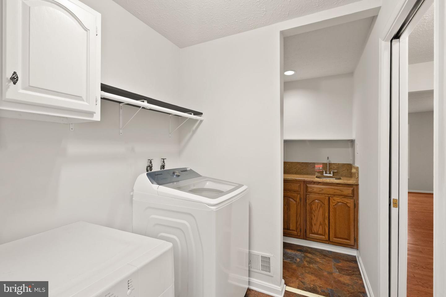 1235 GILMAN CT, HERNDON, Virginia 20170, 5 Bedrooms Bedrooms, ,3 BathroomsBathrooms,Residential,For sale,1235 GILMAN CT,VAFX2274476 MLS # VAFX2274476