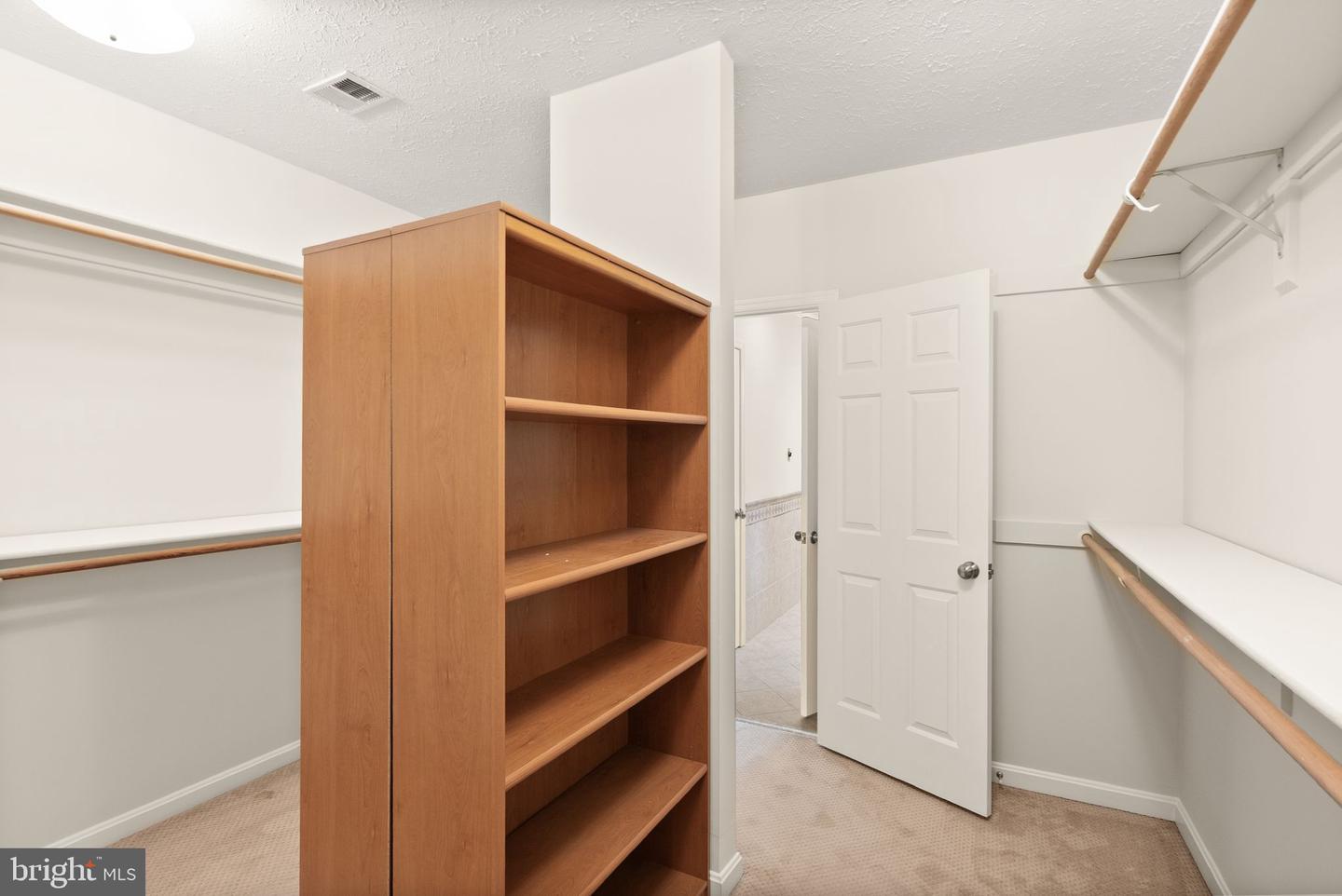 1235 GILMAN CT, HERNDON, Virginia 20170, 5 Bedrooms Bedrooms, ,3 BathroomsBathrooms,Residential,For sale,1235 GILMAN CT,VAFX2274476 MLS # VAFX2274476