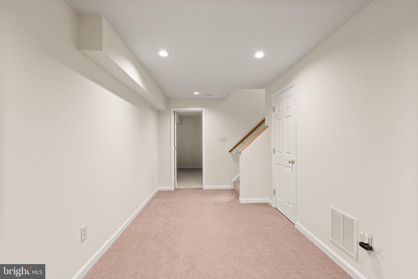 1235 GILMAN CT, HERNDON, Virginia 20170, 5 Bedrooms Bedrooms, ,3 BathroomsBathrooms,Residential,For sale,1235 GILMAN CT,VAFX2274476 MLS # VAFX2274476