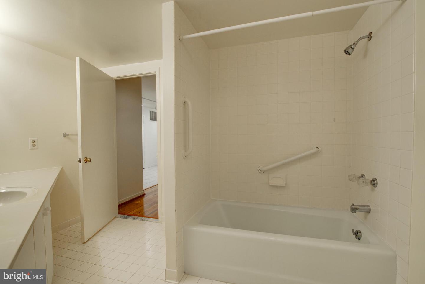 11500 FAIRWAY DR #208, RESTON, Virginia 20190, 3 Bedrooms Bedrooms, ,2 BathroomsBathrooms,Residential,For sale,11500 FAIRWAY DR #208,VAFX2274534 MLS # VAFX2274534