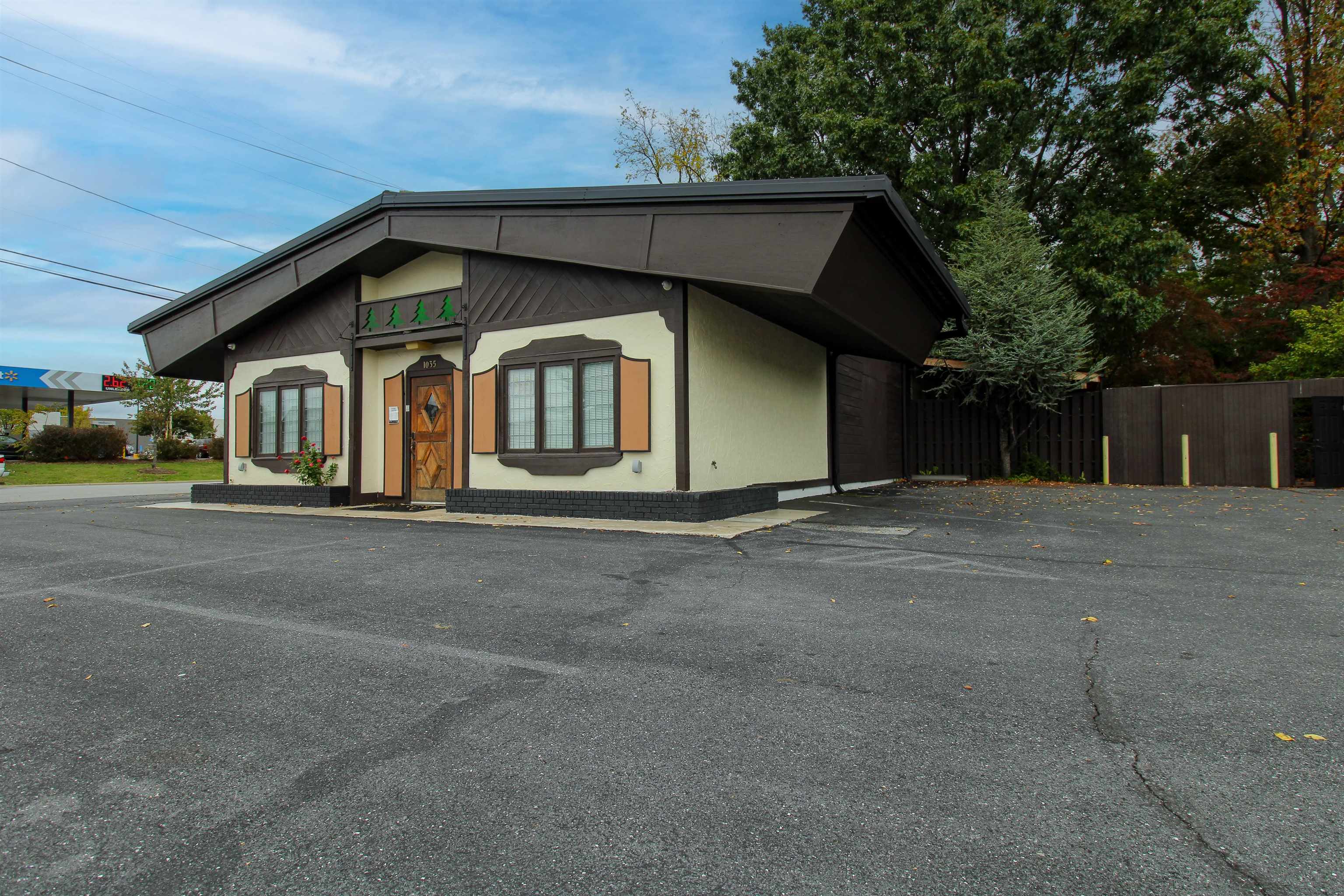 1035 W BROAD ST, WAYNESBORO, Virginia 22980, ,Commercial,1035 W BROAD ST,670206 MLS # 670206