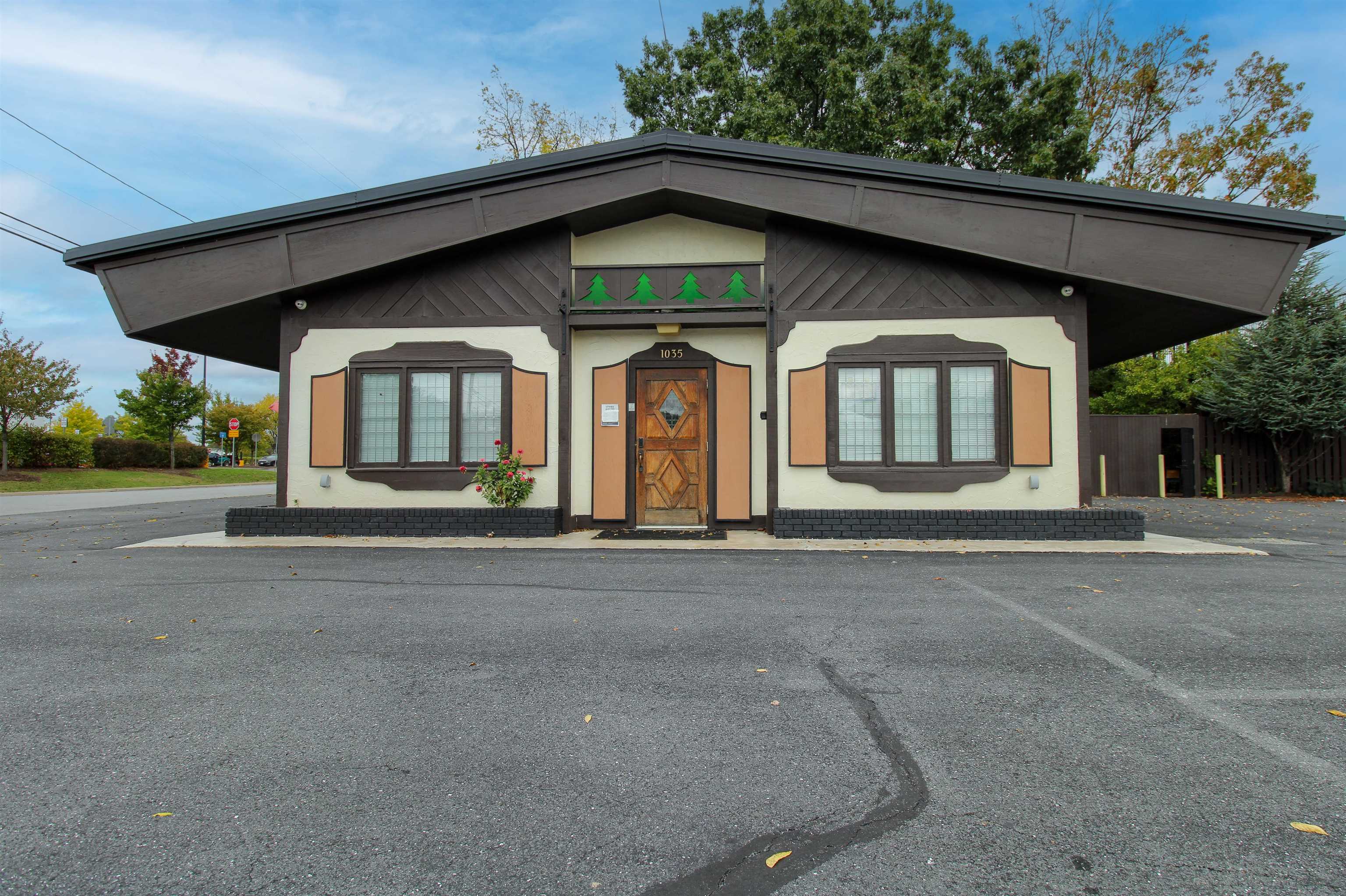 1035 W BROAD ST, WAYNESBORO, Virginia 22980, ,Commercial,1035 W BROAD ST,670206 MLS # 670206