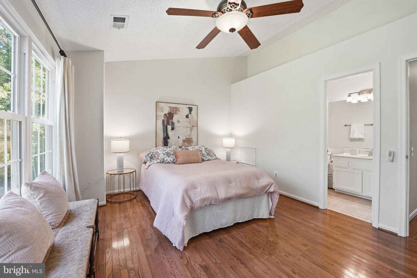 9136 OSHAD LN, SPRINGFIELD, Virginia 22152, 2 Bedrooms Bedrooms, ,3 BathroomsBathrooms,Residential,For sale,9136 OSHAD LN,VAFX2274600 MLS # VAFX2274600