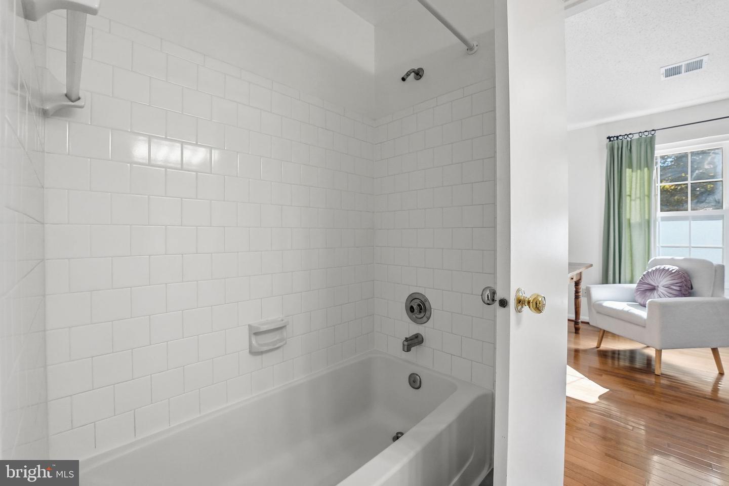 9136 OSHAD LN, SPRINGFIELD, Virginia 22152, 2 Bedrooms Bedrooms, ,3 BathroomsBathrooms,Residential,For sale,9136 OSHAD LN,VAFX2274600 MLS # VAFX2274600