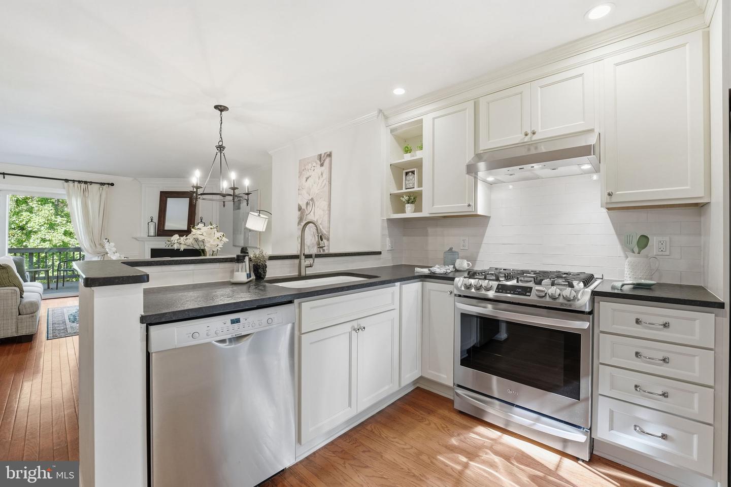 9136 OSHAD LN, SPRINGFIELD, Virginia 22152, 2 Bedrooms Bedrooms, ,3 BathroomsBathrooms,Residential,For sale,9136 OSHAD LN,VAFX2274600 MLS # VAFX2274600