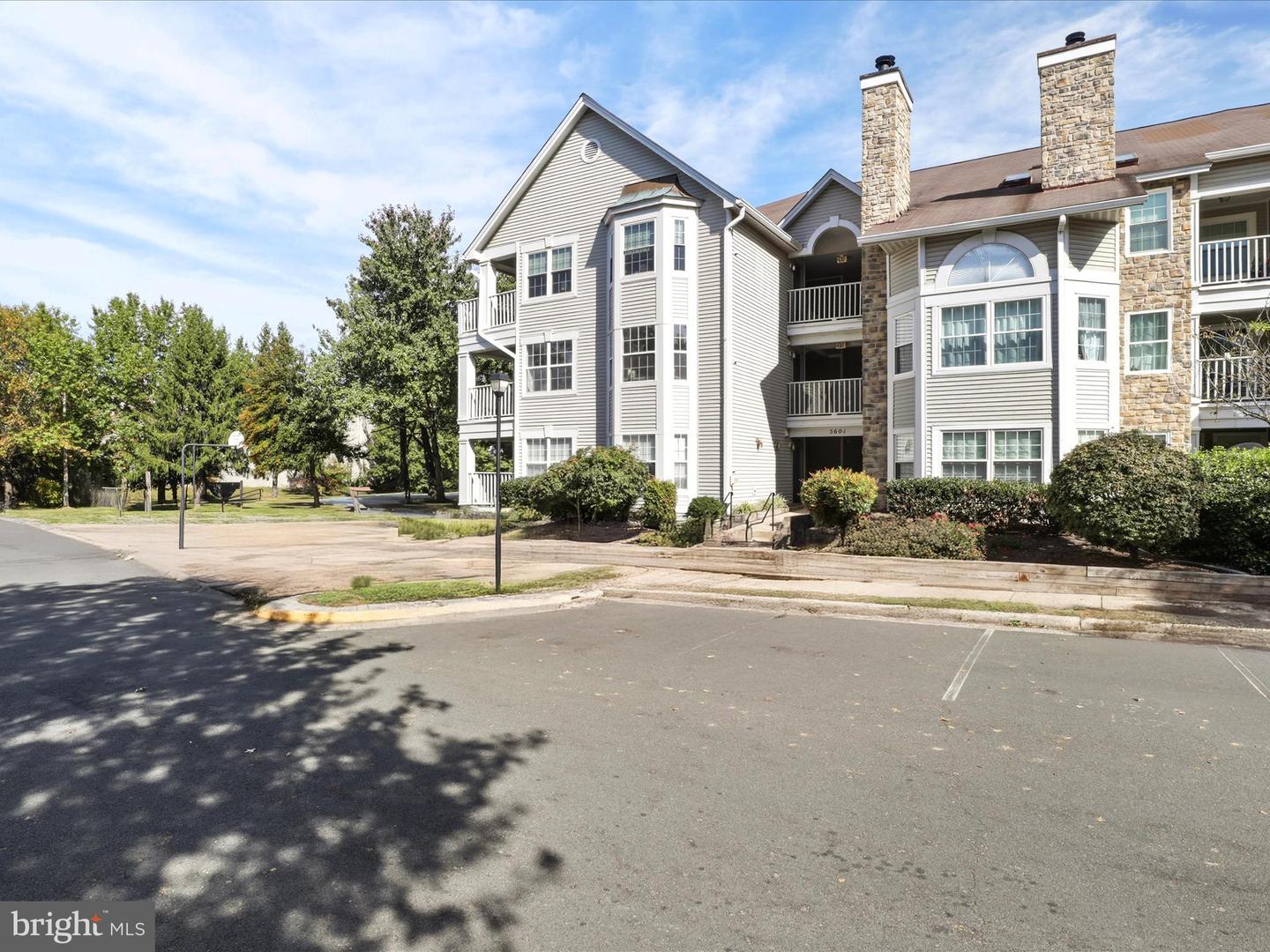 5601 WILLOUGHBY NEWTON DR #15, CENTREVILLE, Virginia 20120, 2 Bedrooms Bedrooms, ,2 BathroomsBathrooms,Residential,For sale,5601 WILLOUGHBY NEWTON DR #15,VAFX2274618 MLS # VAFX2274618