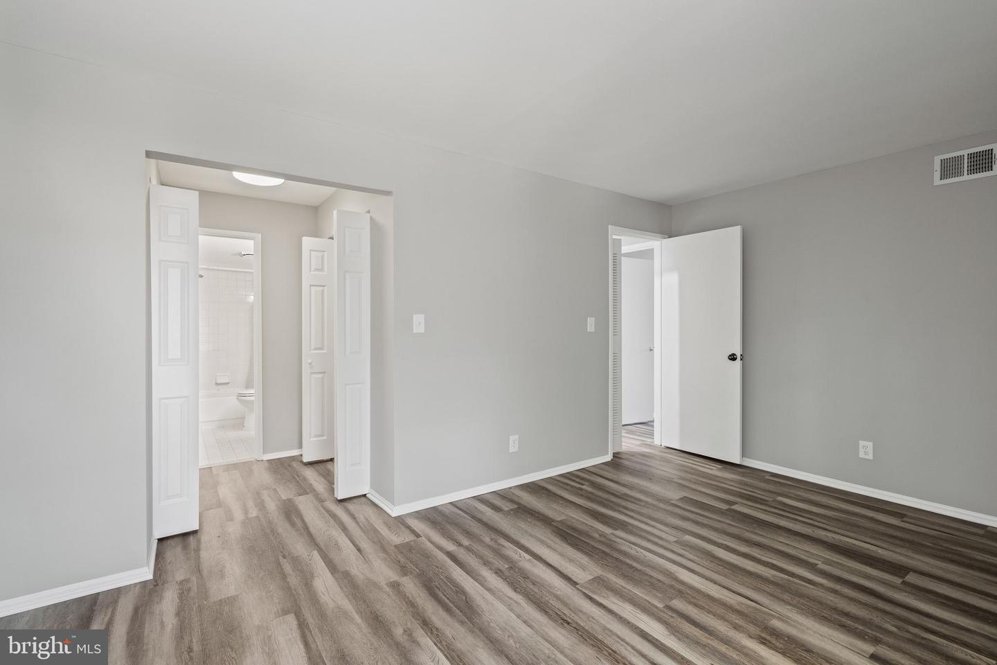 7804 INVERTON RD #201, ANNANDALE, Virginia 22003, 3 Bedrooms Bedrooms, ,2 BathroomsBathrooms,Residential,For sale,7804 INVERTON RD #201,VAFX2274622 MLS # VAFX2274622