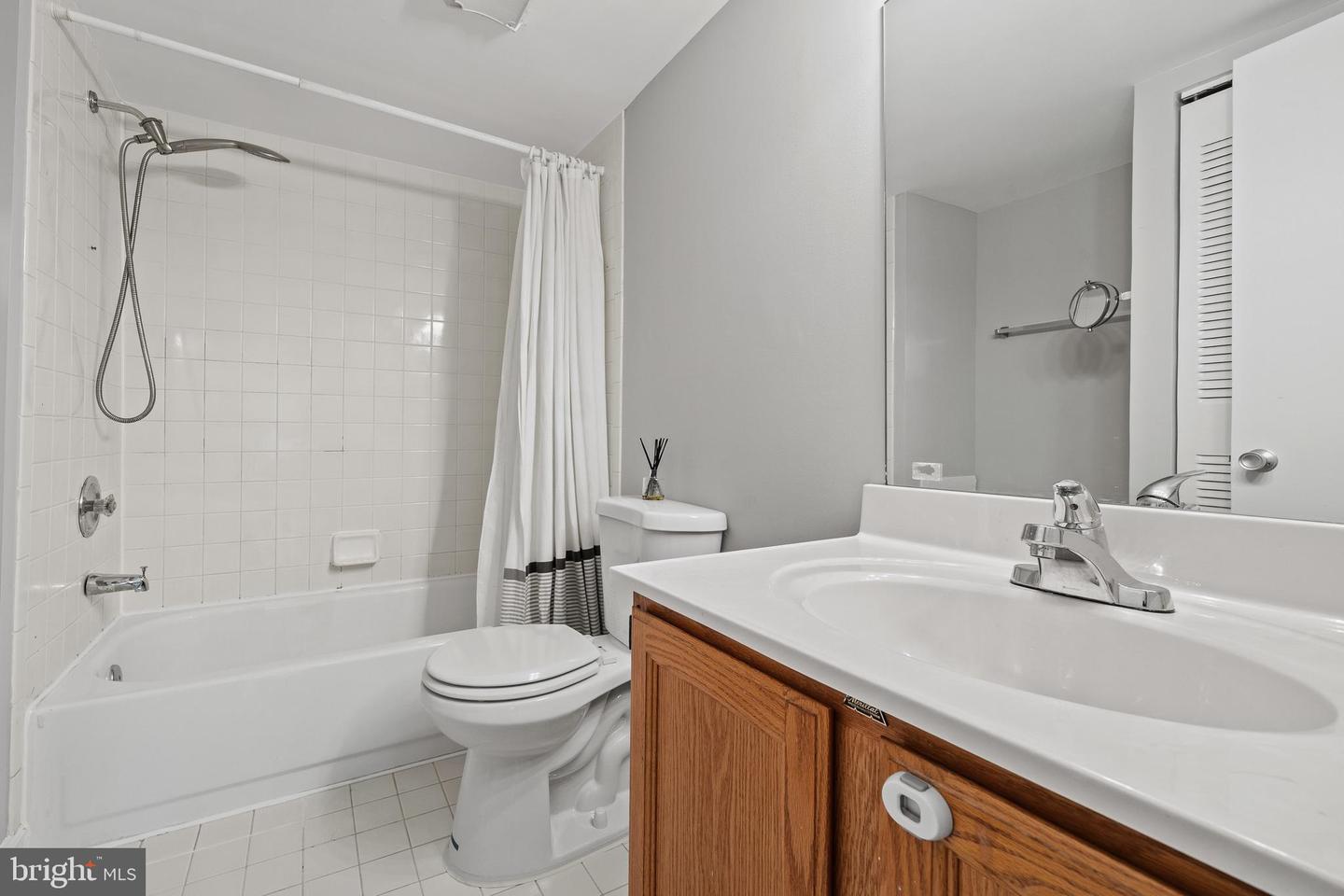 7804 INVERTON RD #201, ANNANDALE, Virginia 22003, 3 Bedrooms Bedrooms, ,2 BathroomsBathrooms,Residential,For sale,7804 INVERTON RD #201,VAFX2274622 MLS # VAFX2274622