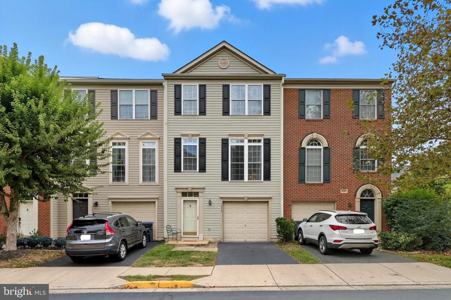 13679 LAVENDER MIST LN, CENTREVILLE, Virginia 20120, 4 Bedrooms Bedrooms, 13 Rooms Rooms,3 BathroomsBathrooms,Residential,For sale,13679 LAVENDER MIST LN,VAFX2274626 MLS # VAFX2274626