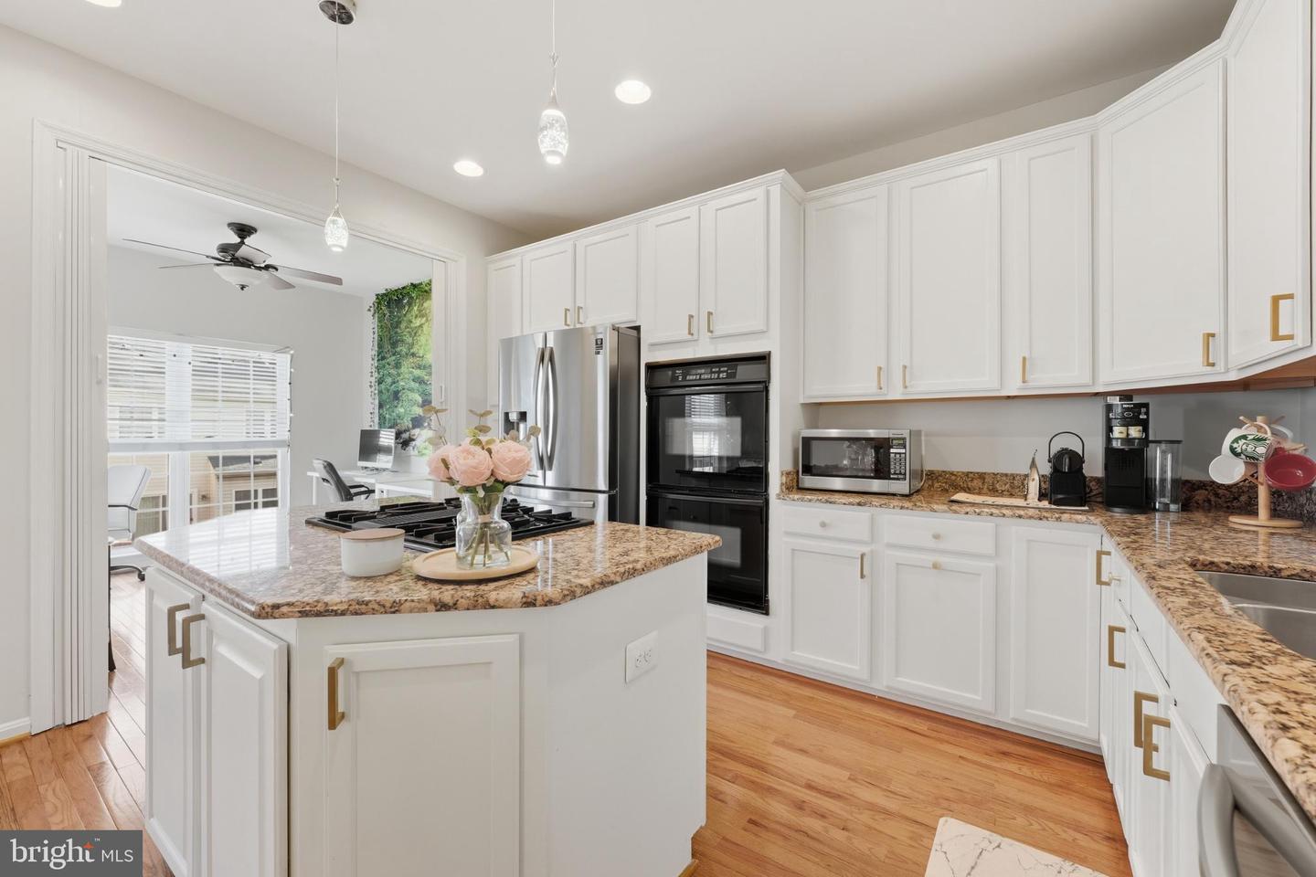 13679 LAVENDER MIST LN, CENTREVILLE, Virginia 20120, 4 Bedrooms Bedrooms, 13 Rooms Rooms,3 BathroomsBathrooms,Residential,For sale,13679 LAVENDER MIST LN,VAFX2274626 MLS # VAFX2274626